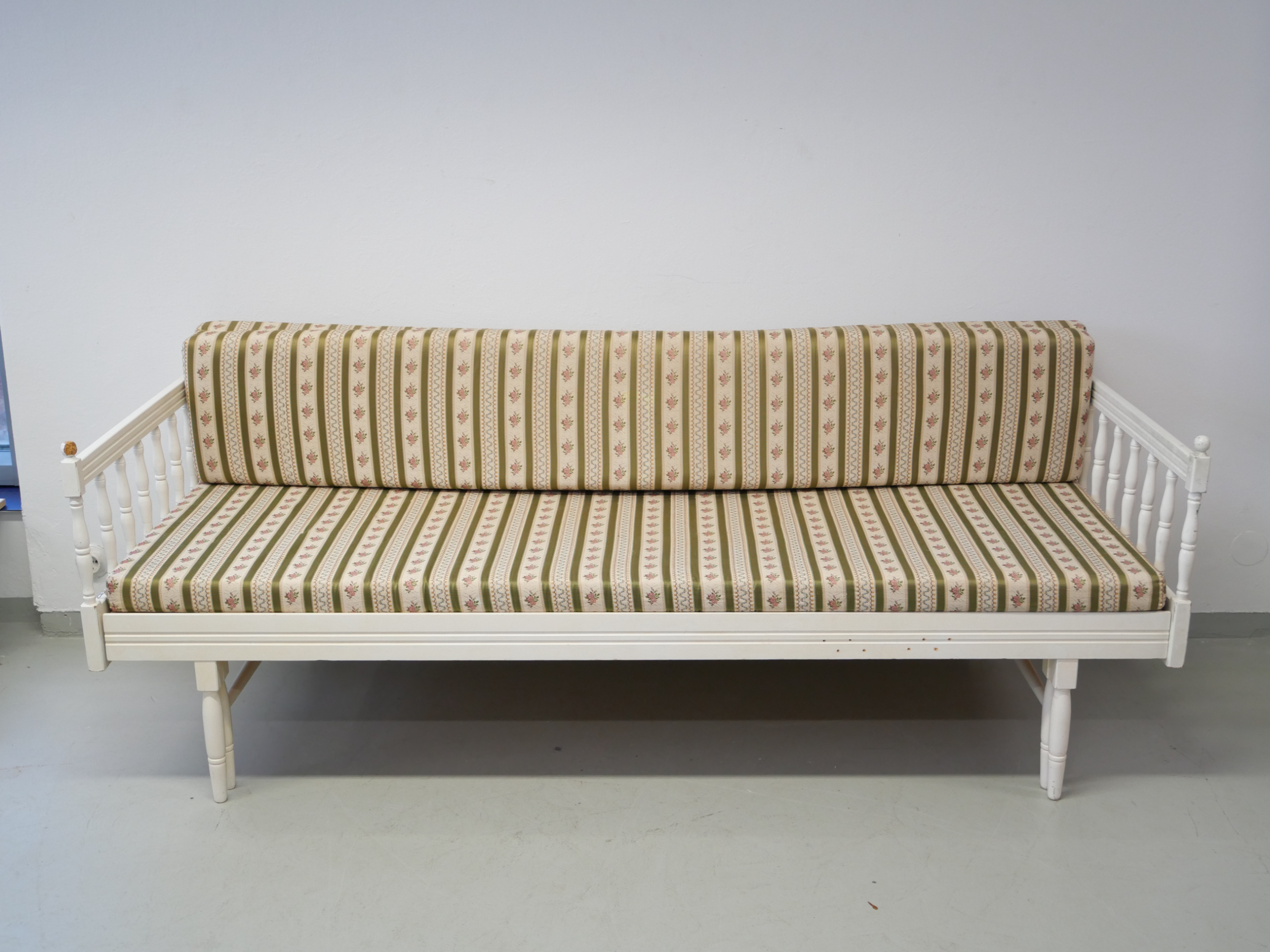 *Sivustavedettävä vuodesohva