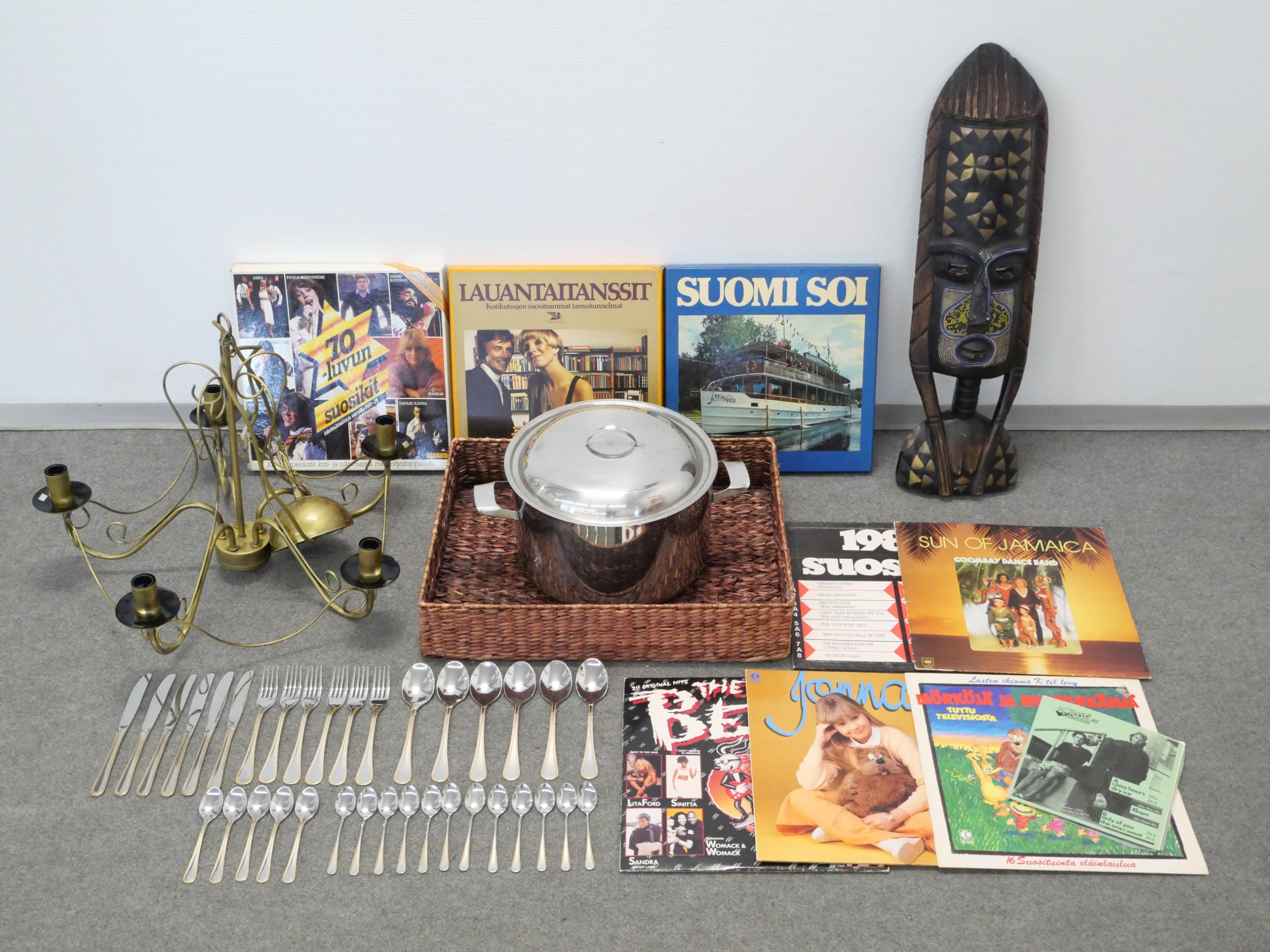 Valaisin, aterimet ym.