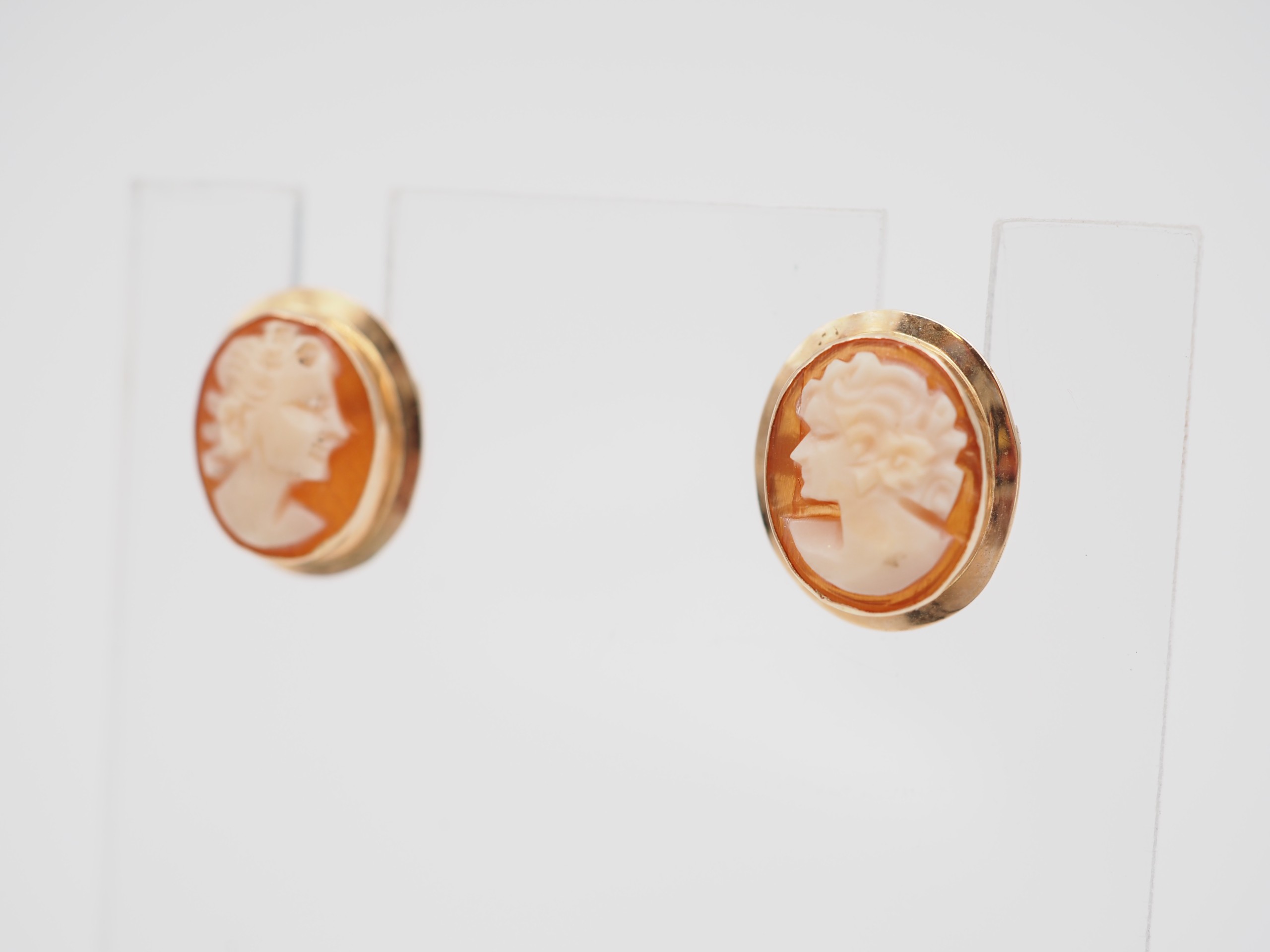 Kultaiset Camee korvakorut 14k