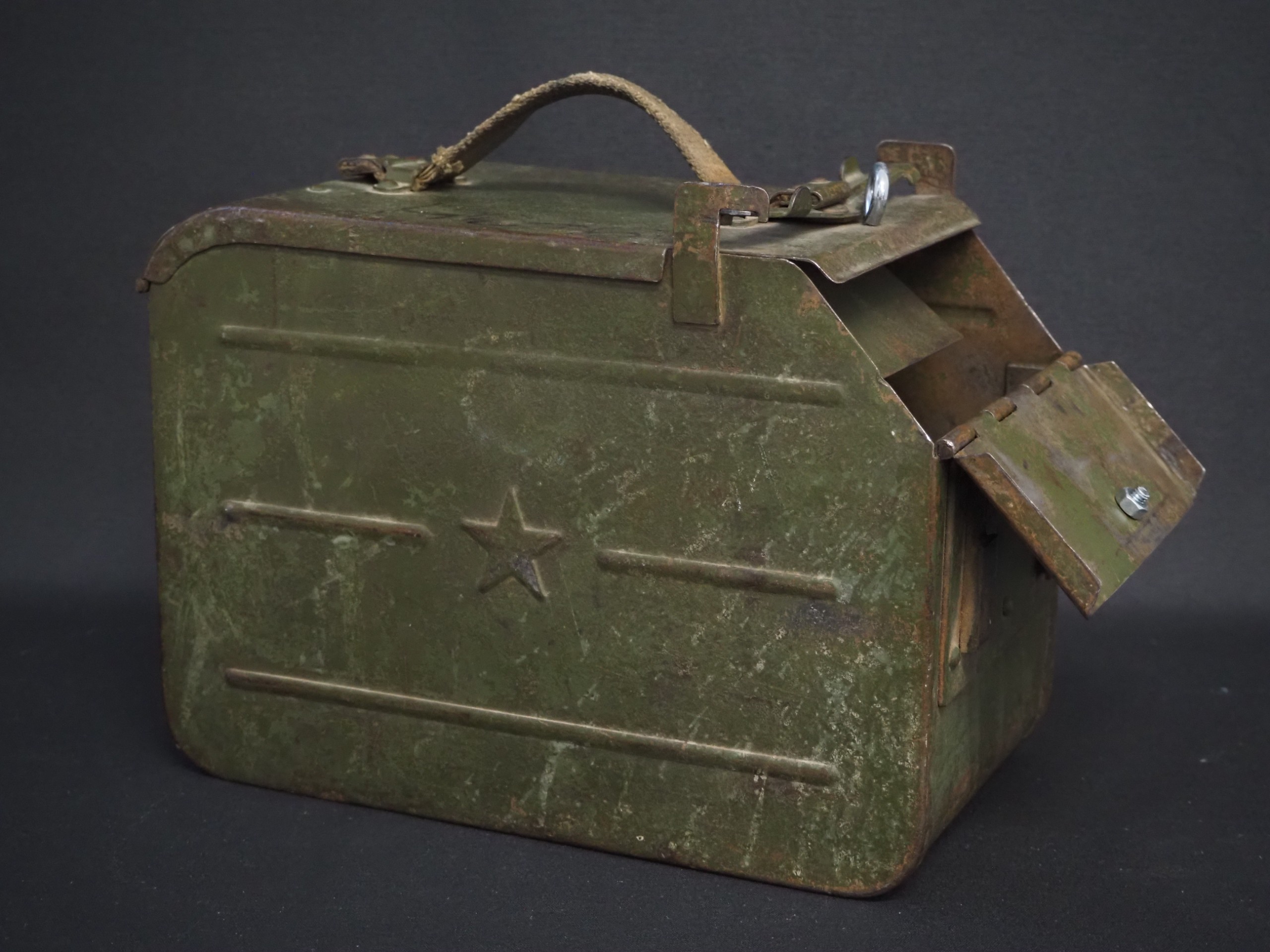 Panoslaatikko Libanon ja työkalut