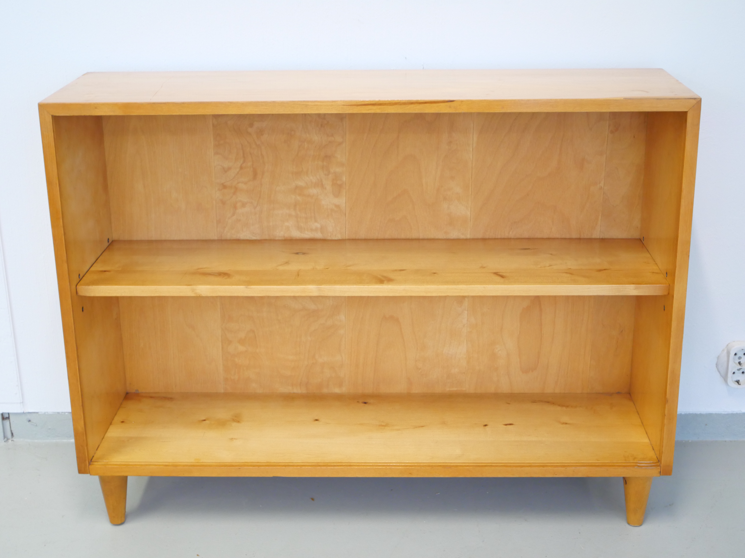 *Vitriinikaapin runko