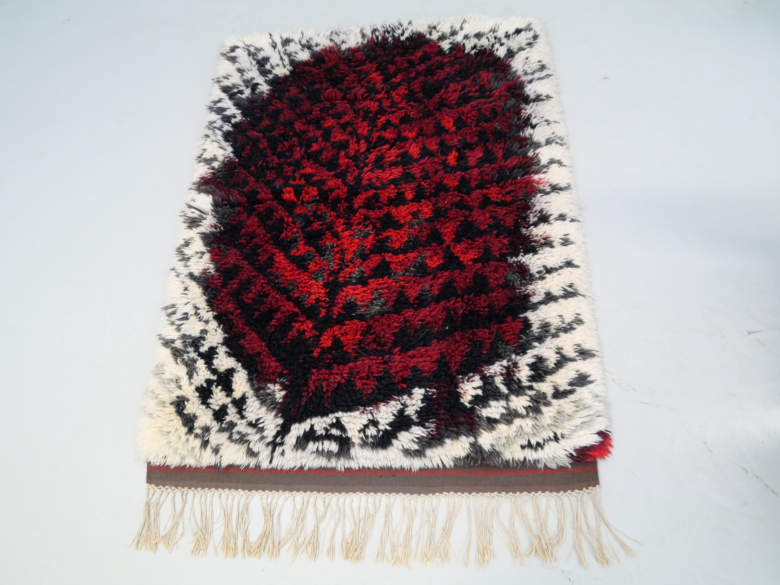 *Kirsti Ilvessalo ryijy