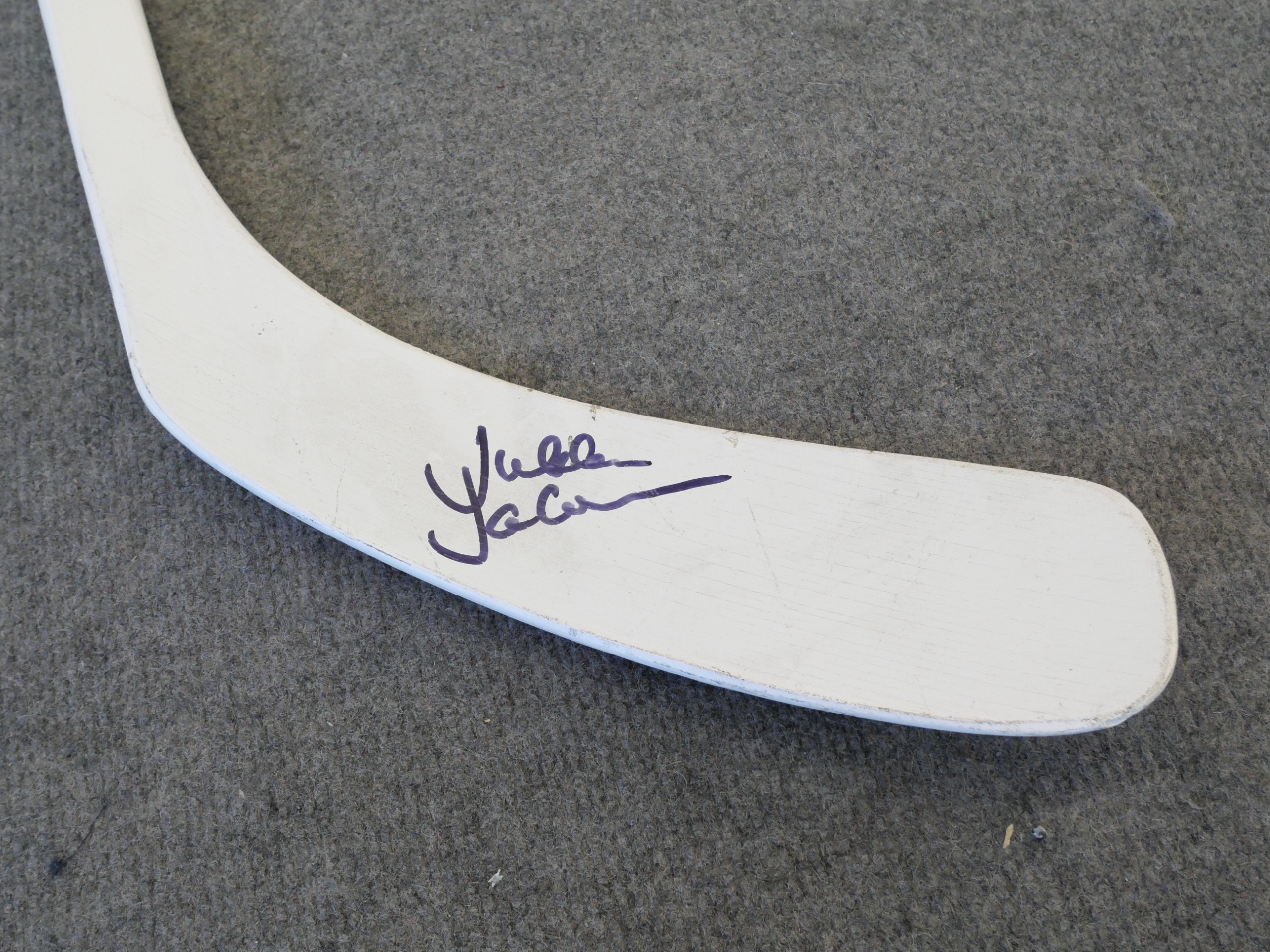 Jukka Jalonen maila nimikirjoituksella