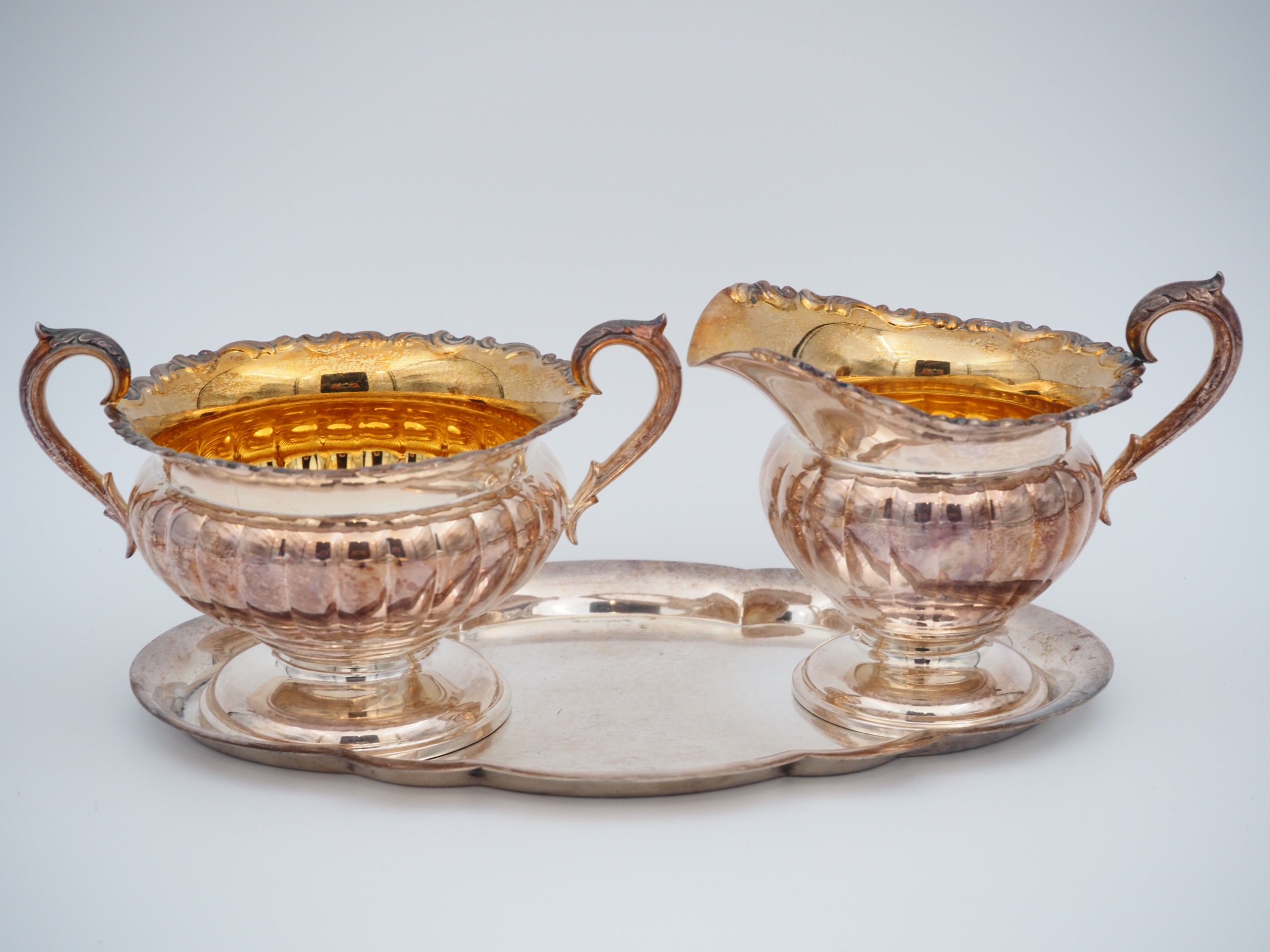 Hopeasokerikko ja -kermakko ym.