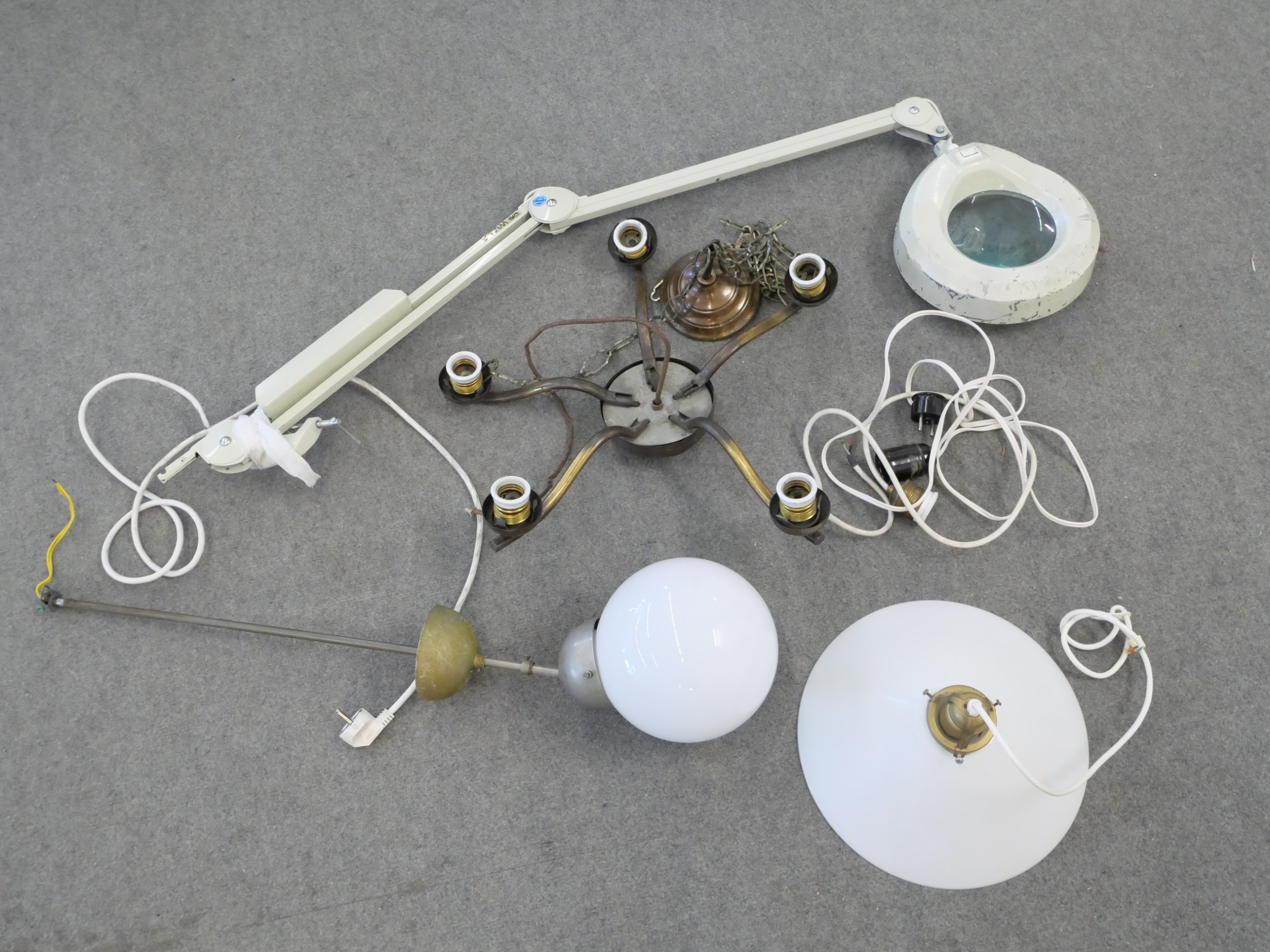 Valaisimien osat ym.