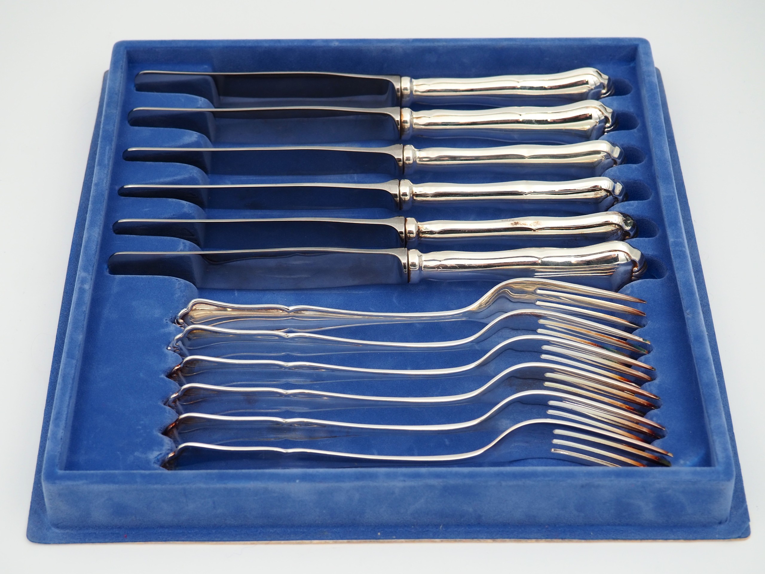 Chippendale hopea-aterimet