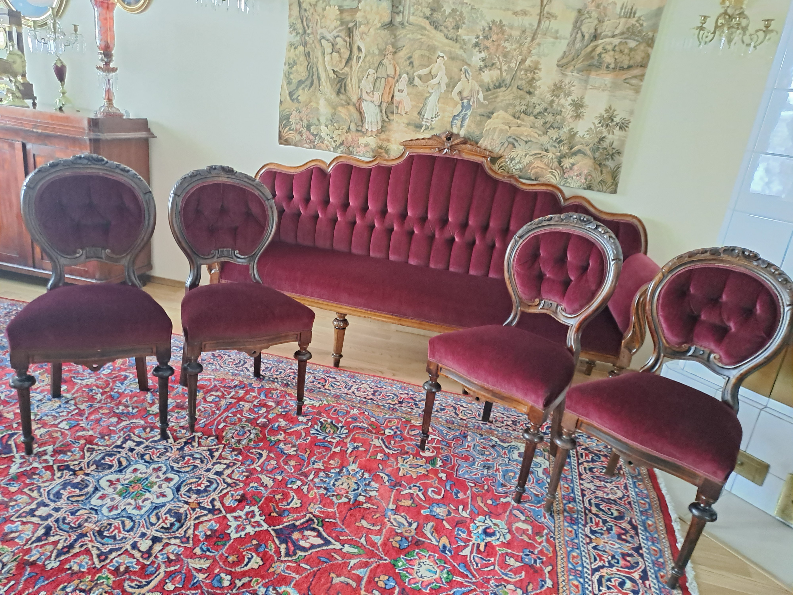 Sohva ja tuolit (etäkohde)