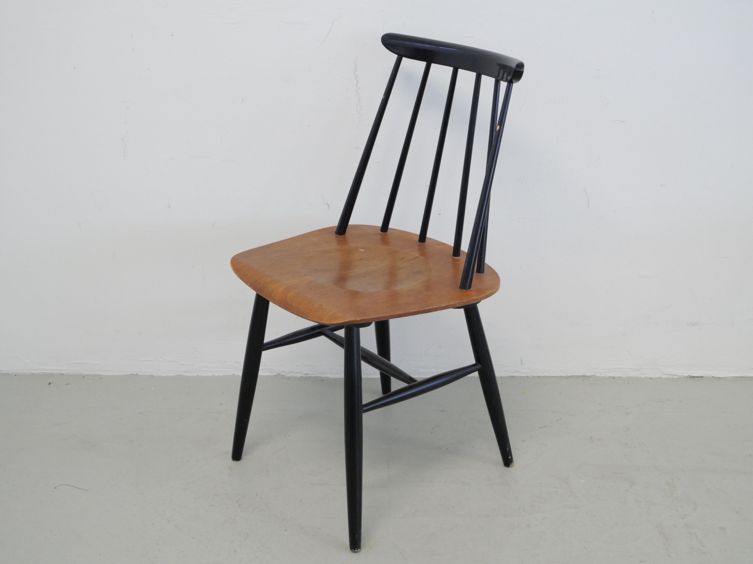 *Ilmari Tapiovaara tuoli