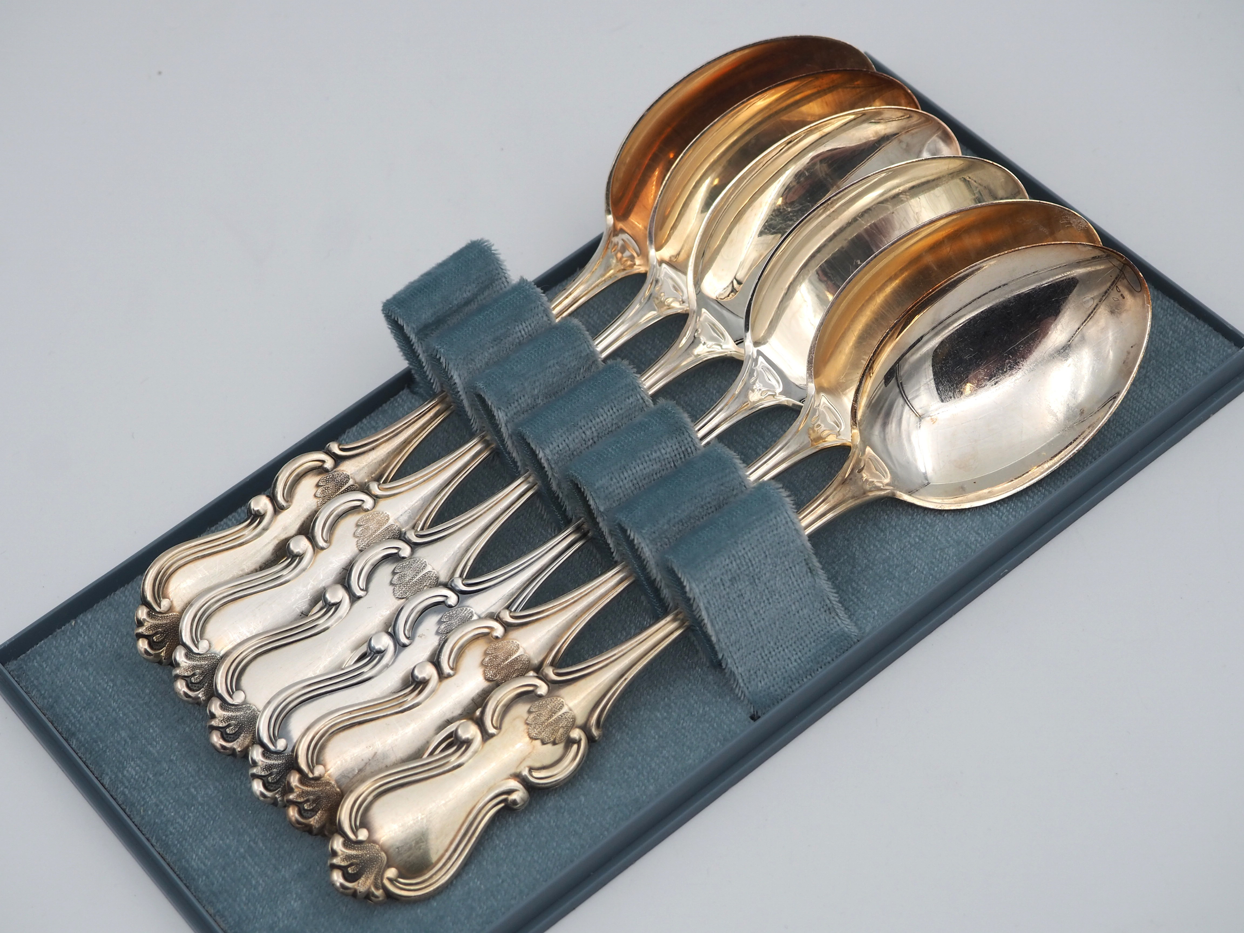 Romantiikka hopealusikat