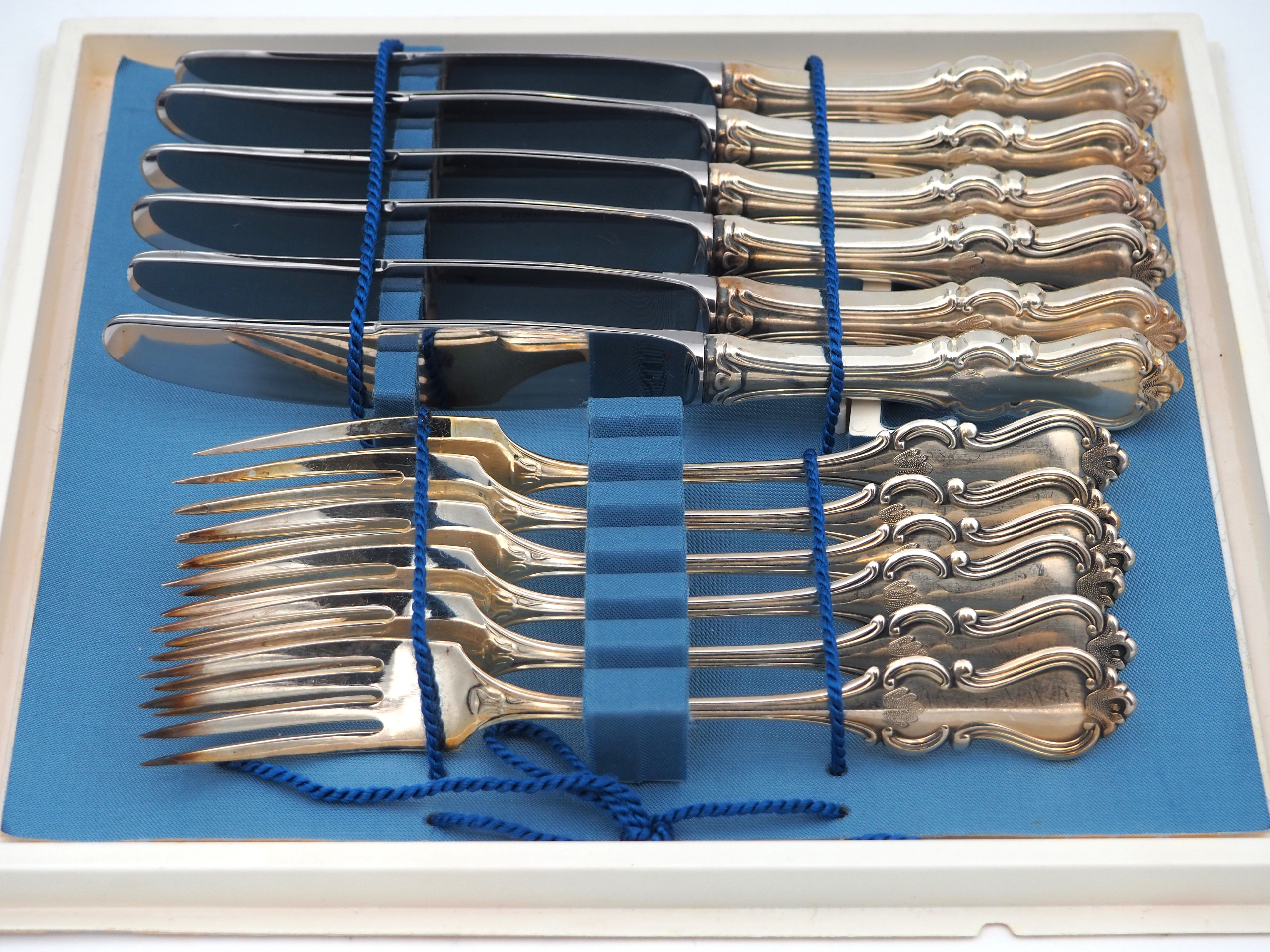 Romantiikka hopea-aterimet