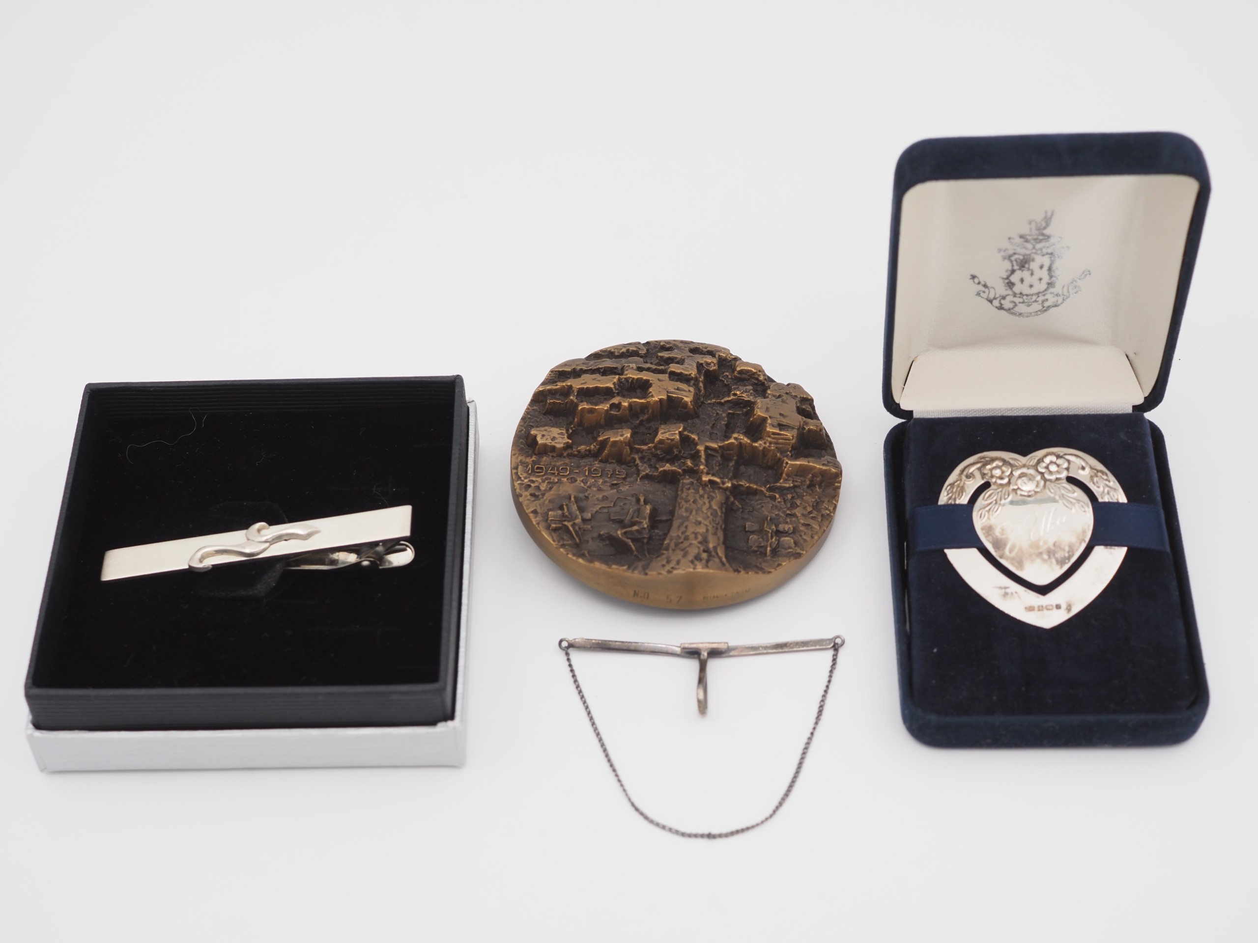 Hopeaa ja pöytämitali