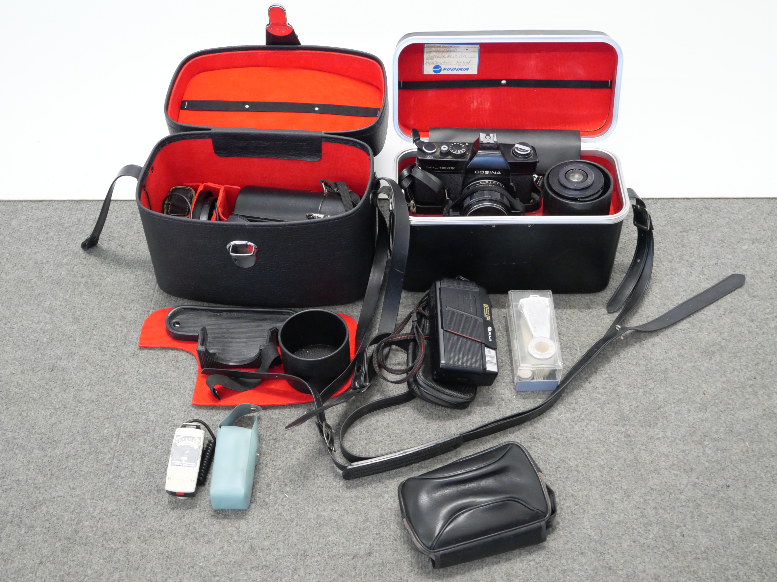 Kamerat, puhelimet ym.