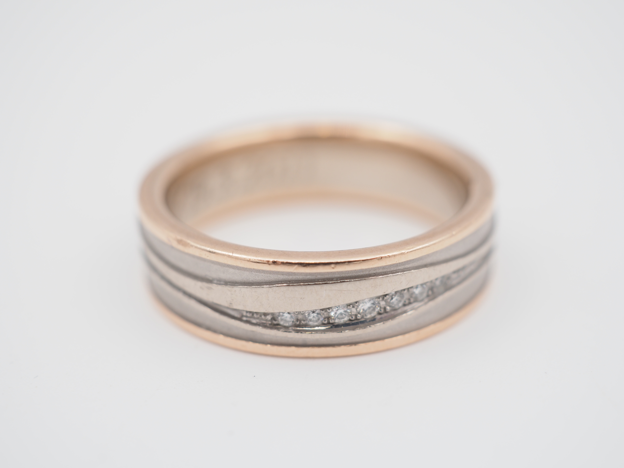 Valko/keltakultasormus