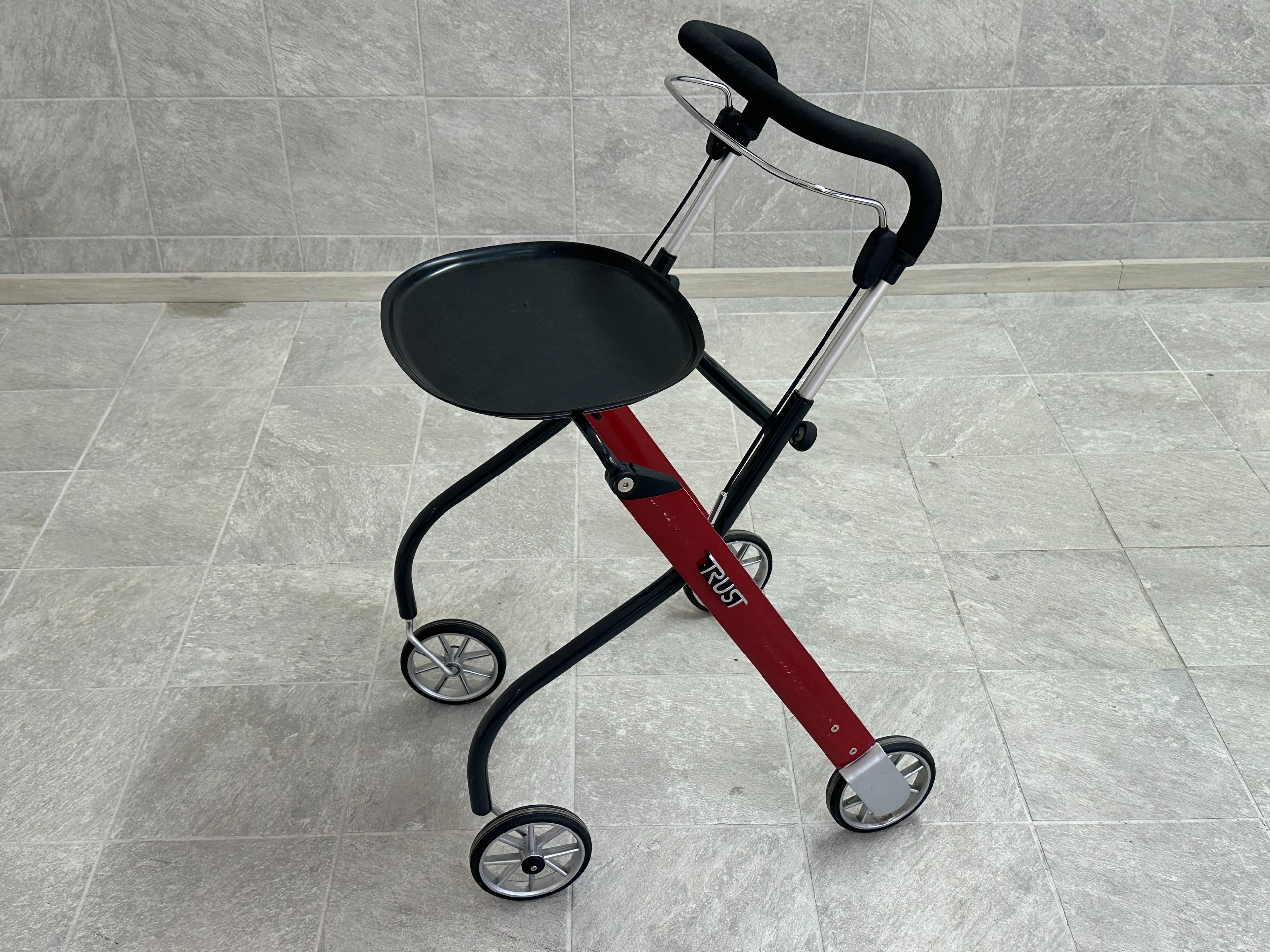 Sisärollaattori Trust