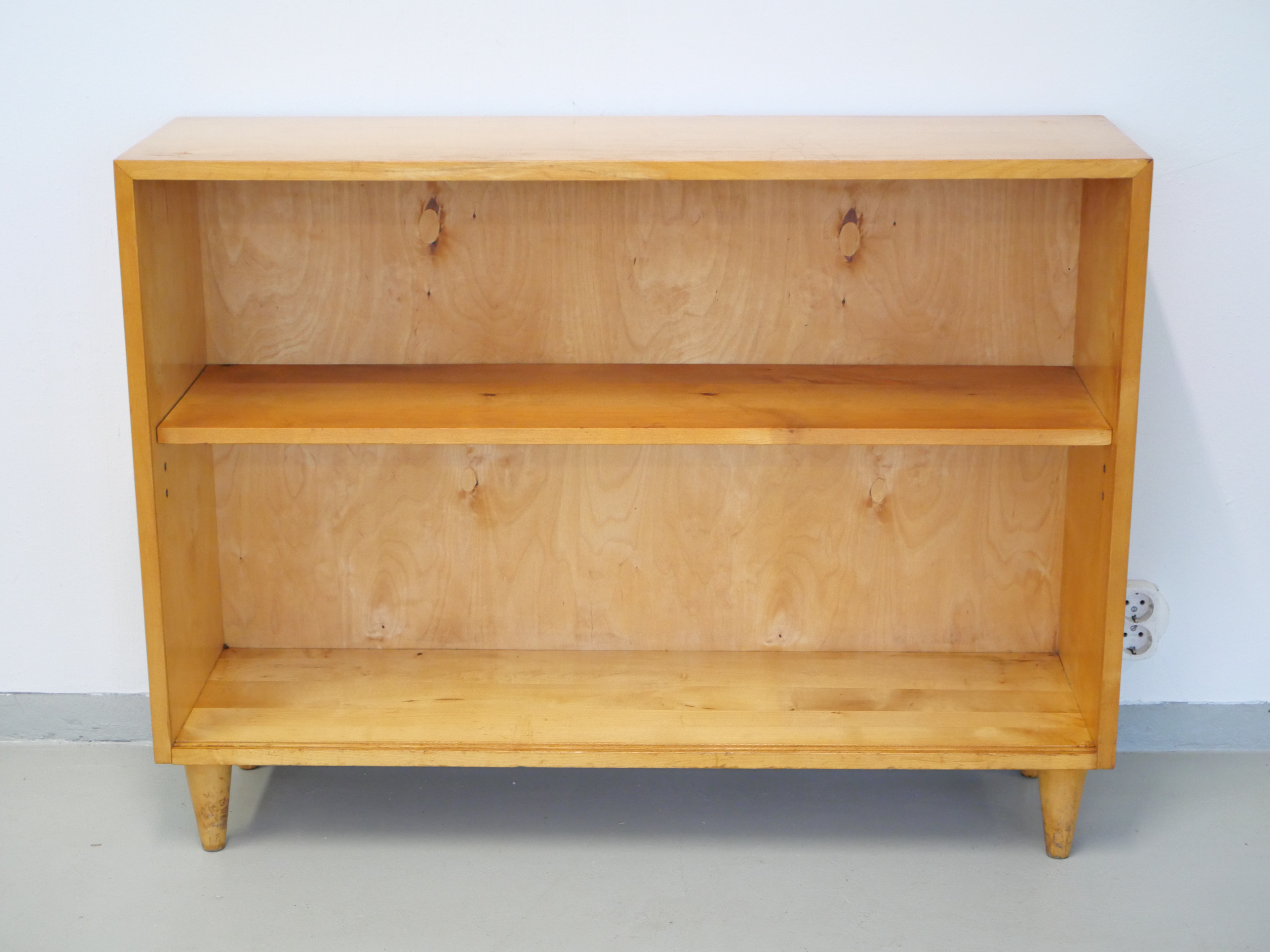 *Vitriinikaapin runko