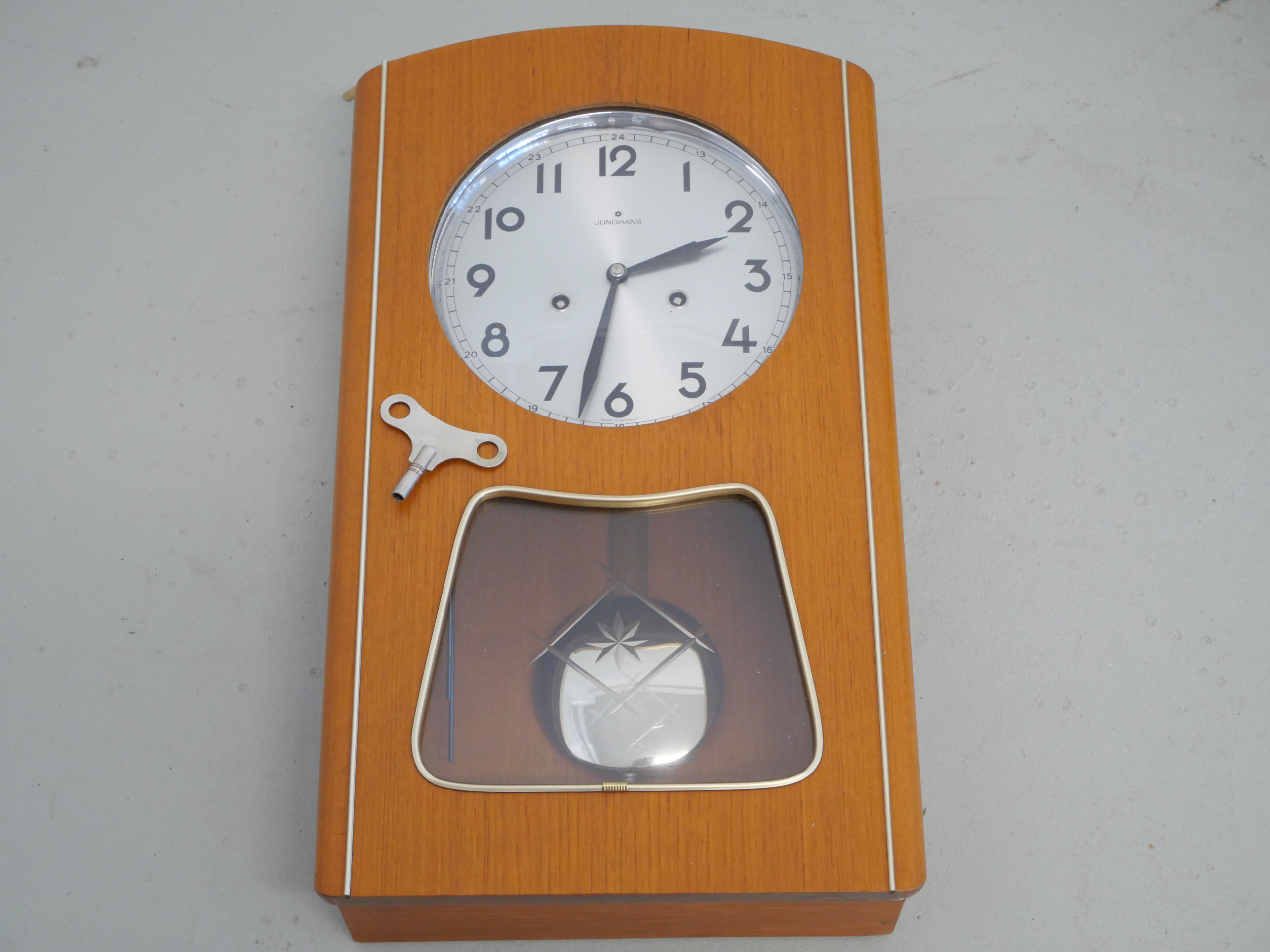 *Junghans seinäkello