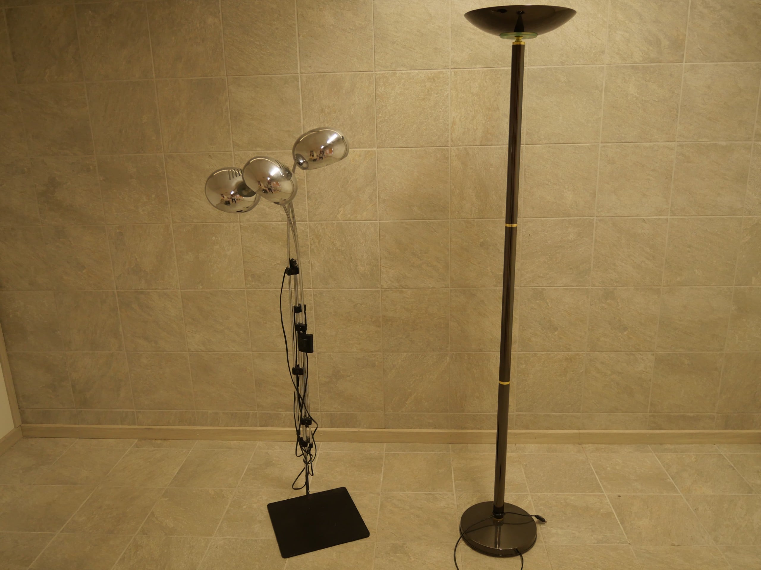 Lattiavalaisimet - Huutokauppa Ekman