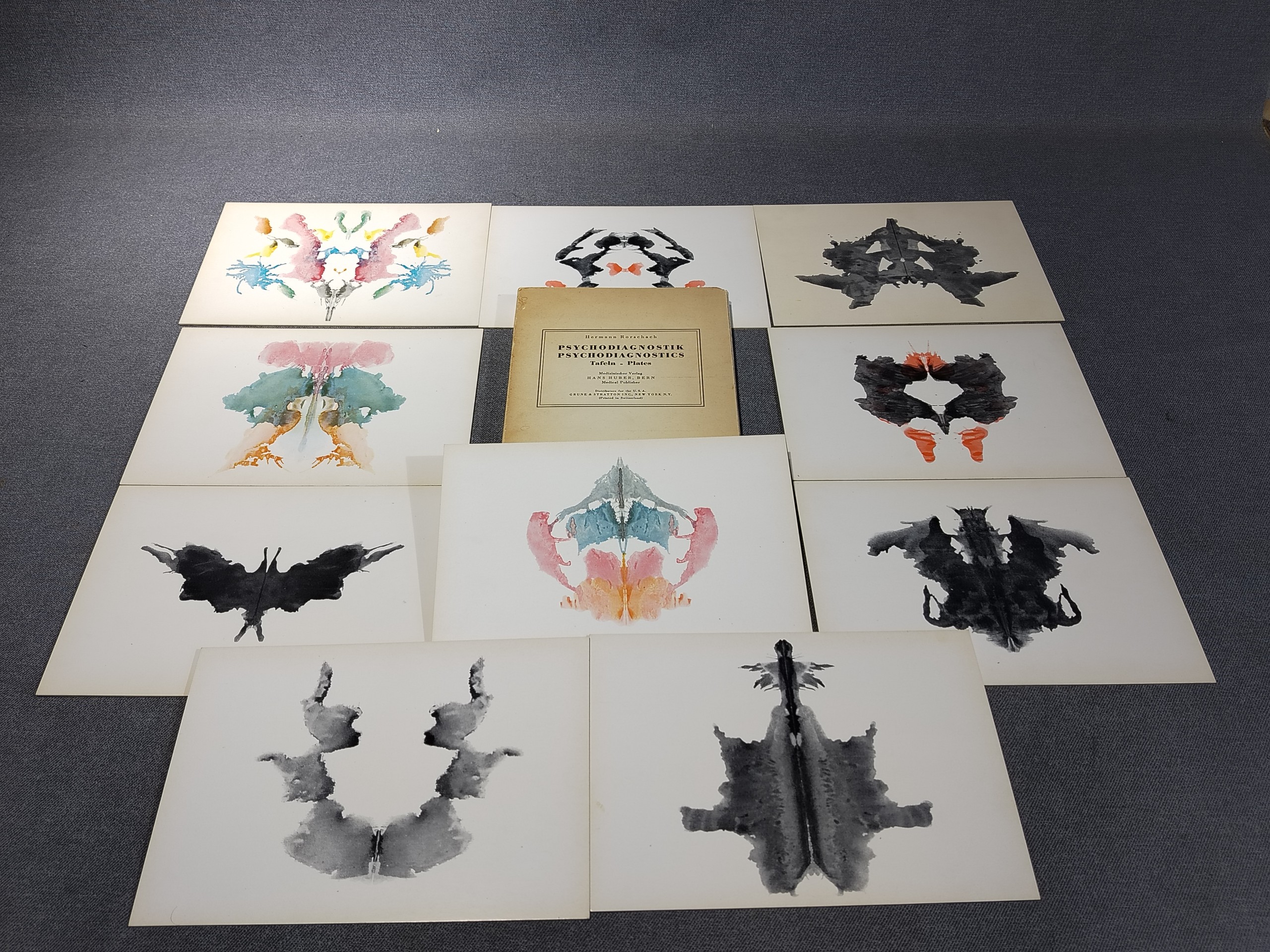 Mustetahratesti - Huutokauppa Ekman