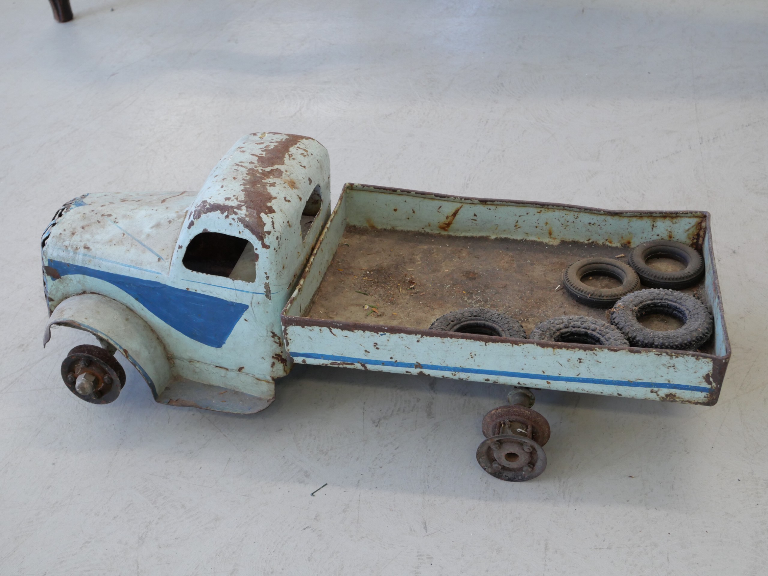 *Peltiauto - Huutokauppa Ekman