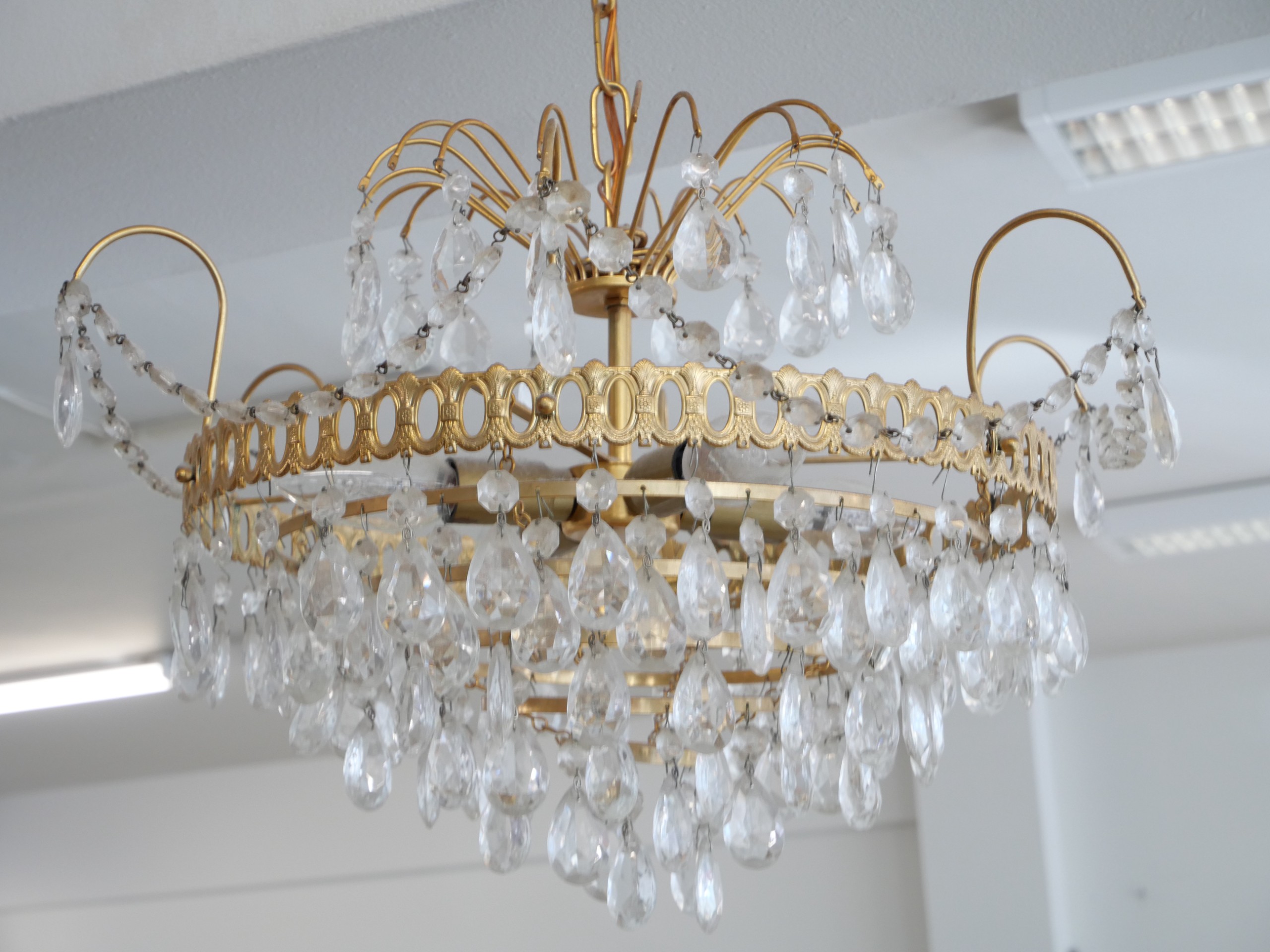 *Kattovalaisin - Huutokauppa Ekman