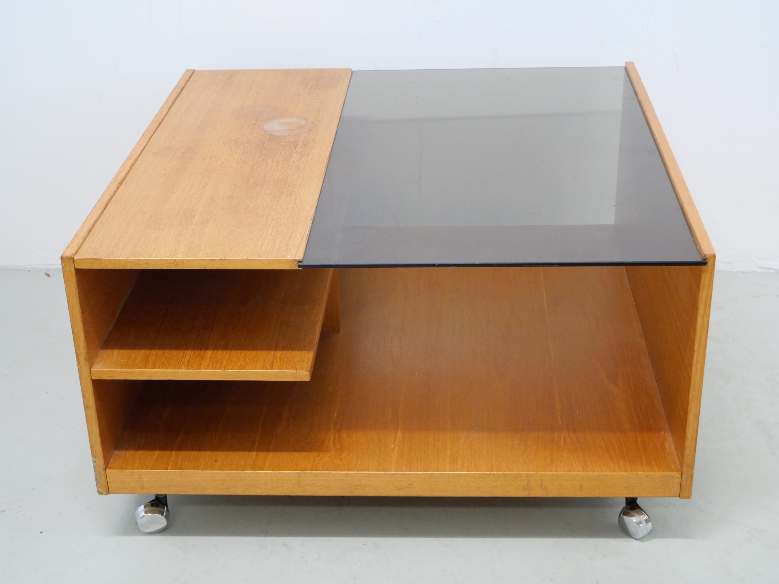 *Pöytä - Huutokauppa Ekman