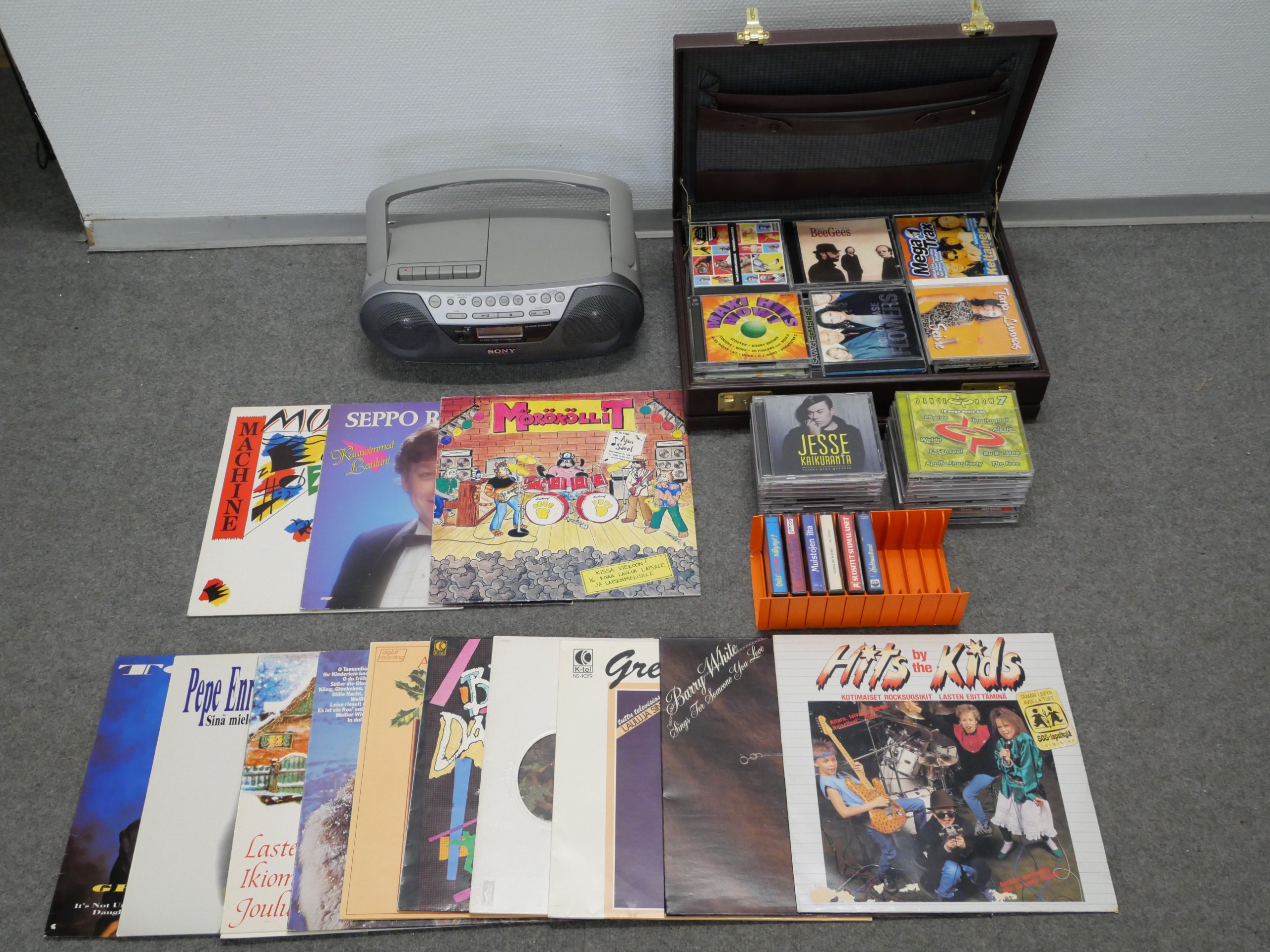 Soitin, levyt ym. - Huutokauppa Ekman