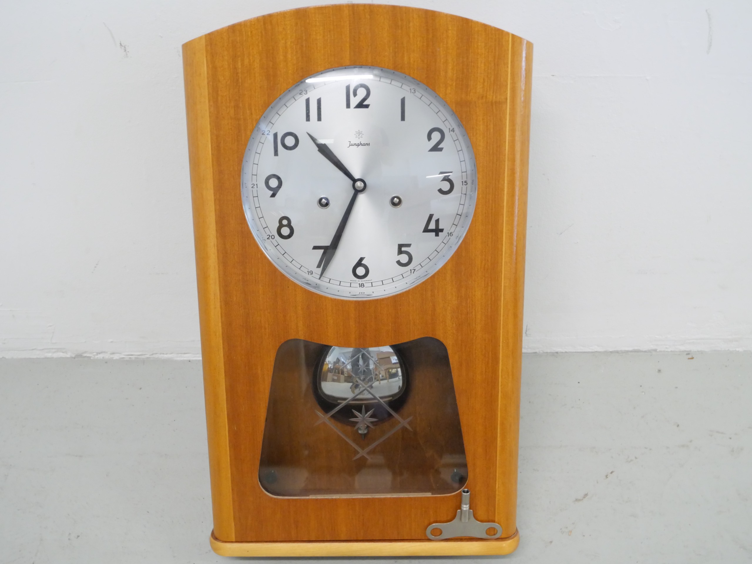 *Junghans seinäkello - Huutokauppa Ekman