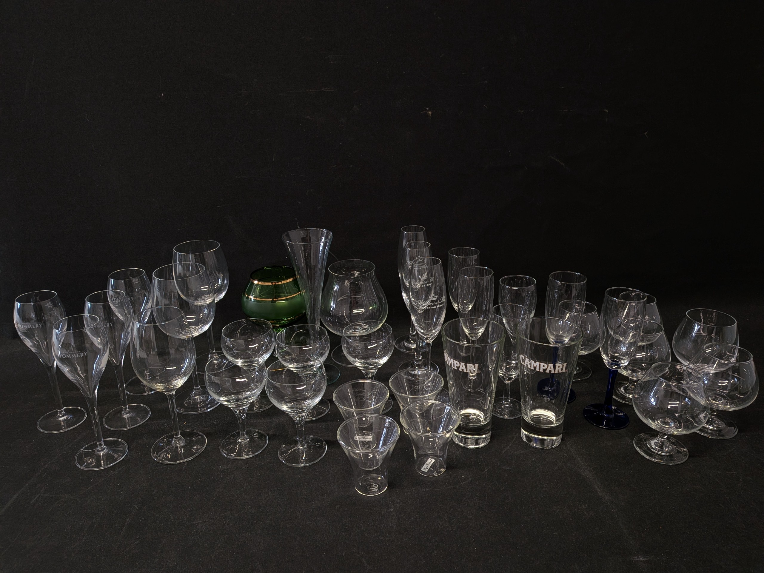 Erilaisia laseja - Huutokauppa Ekman