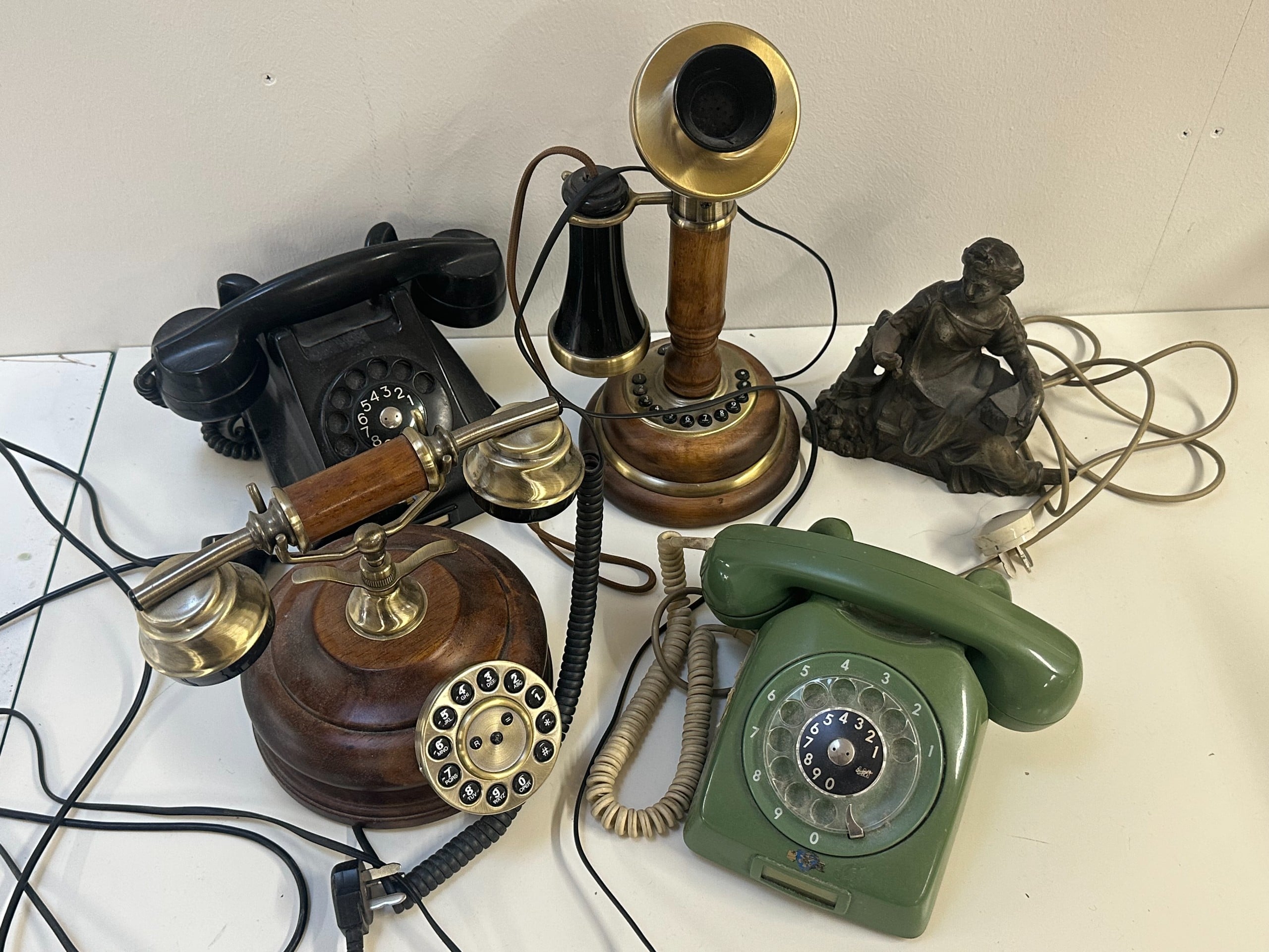 Puhelimet ym. - Huutokauppa Ekman