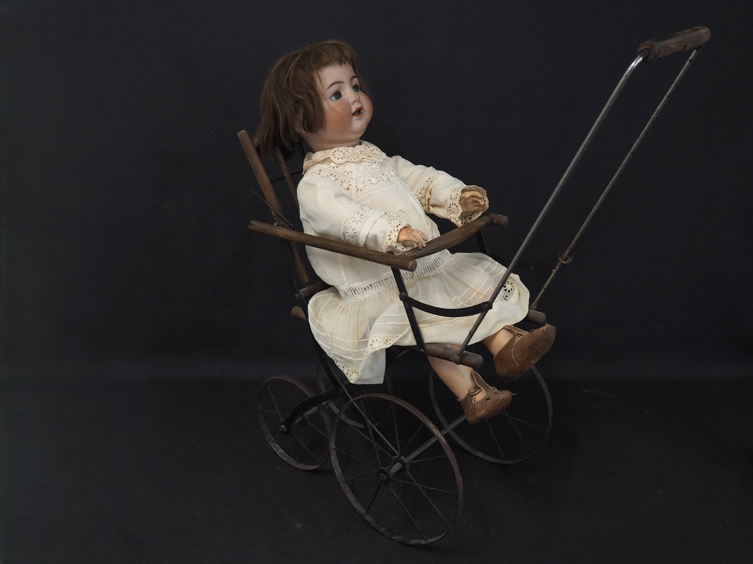 Nukke ja rattaat - Huutokauppa Ekman