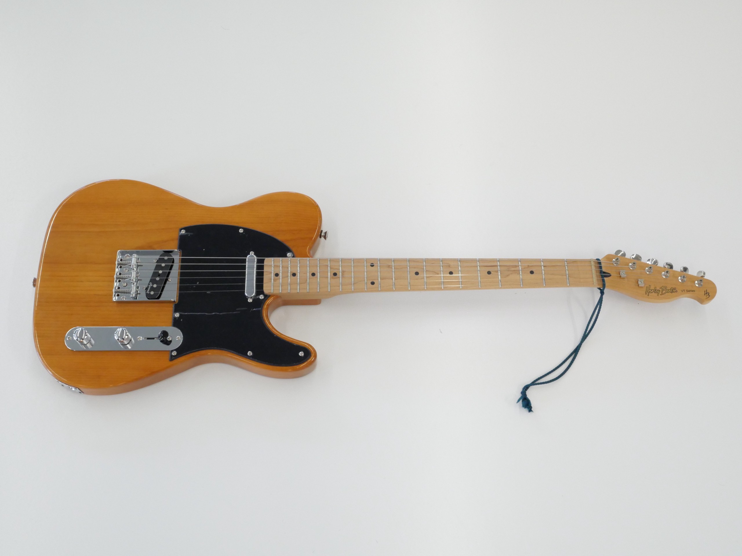 Harley Benton sähkökitara - Huutokauppa Ekman