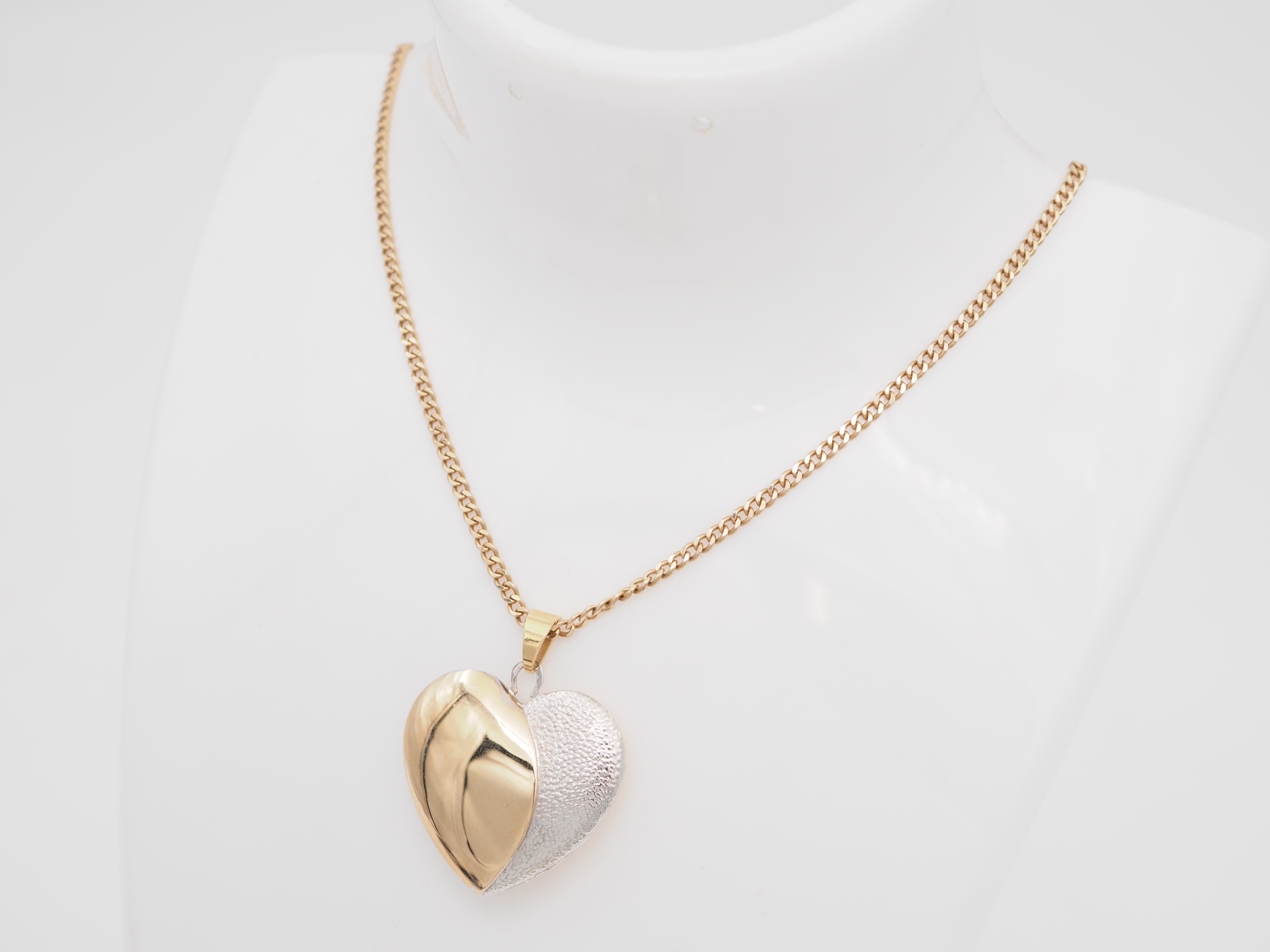 Kultainen kaulaketju riipuksella 14k - Huutokauppa Ekman