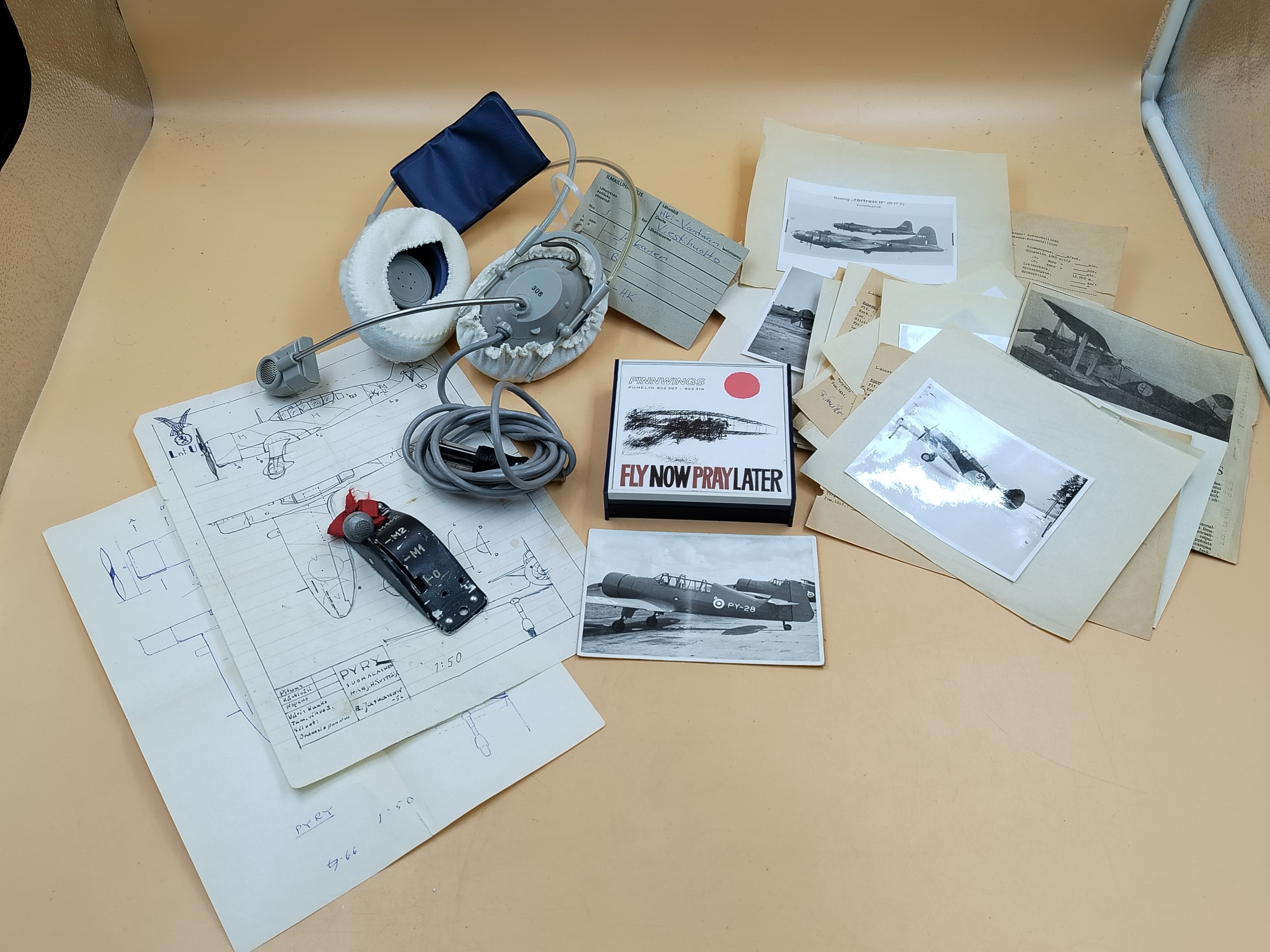 Lentokortit ym. - Huutokauppa Ekman