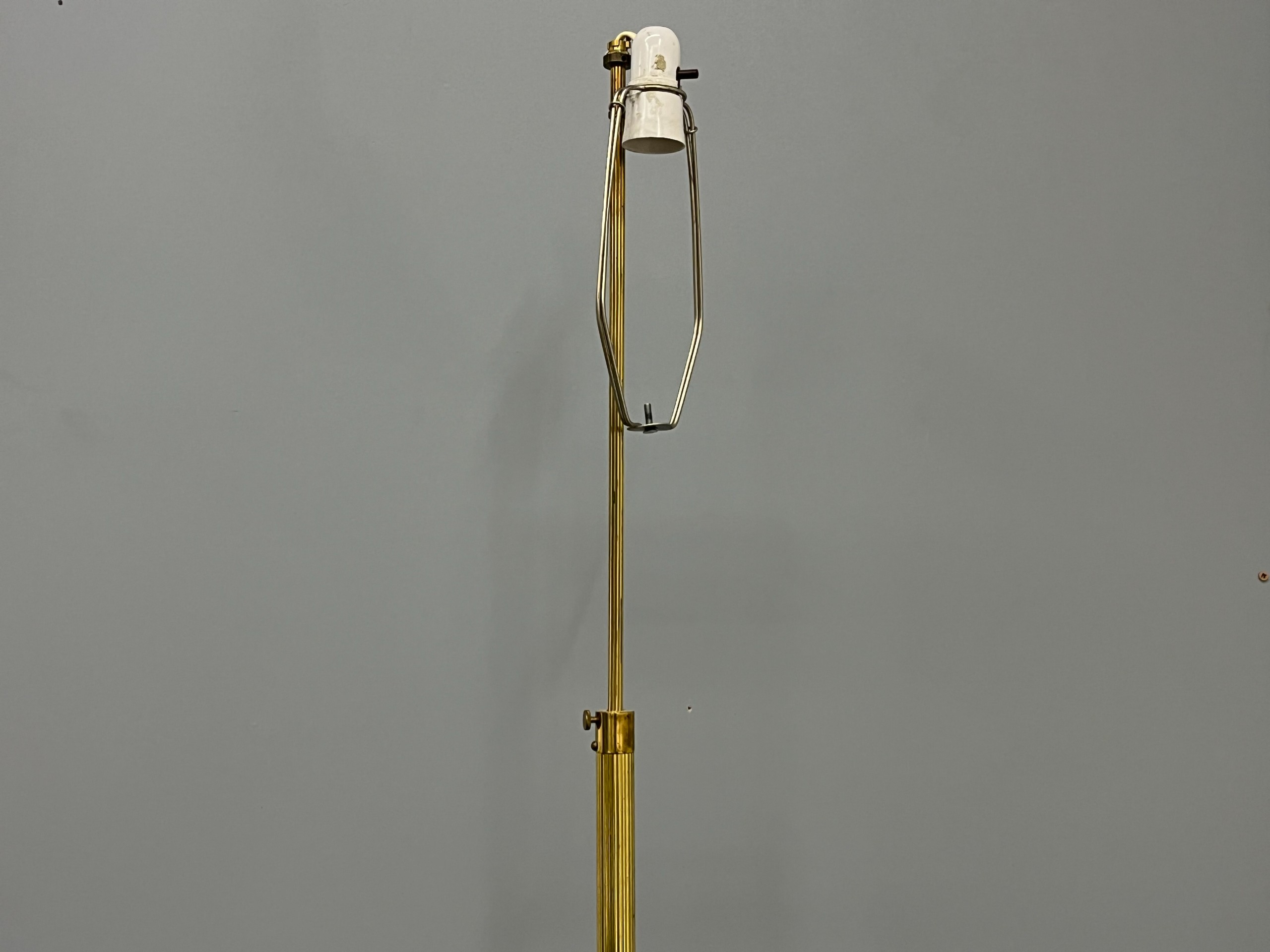 Jalkavalaisin - Huutokauppa Ekman