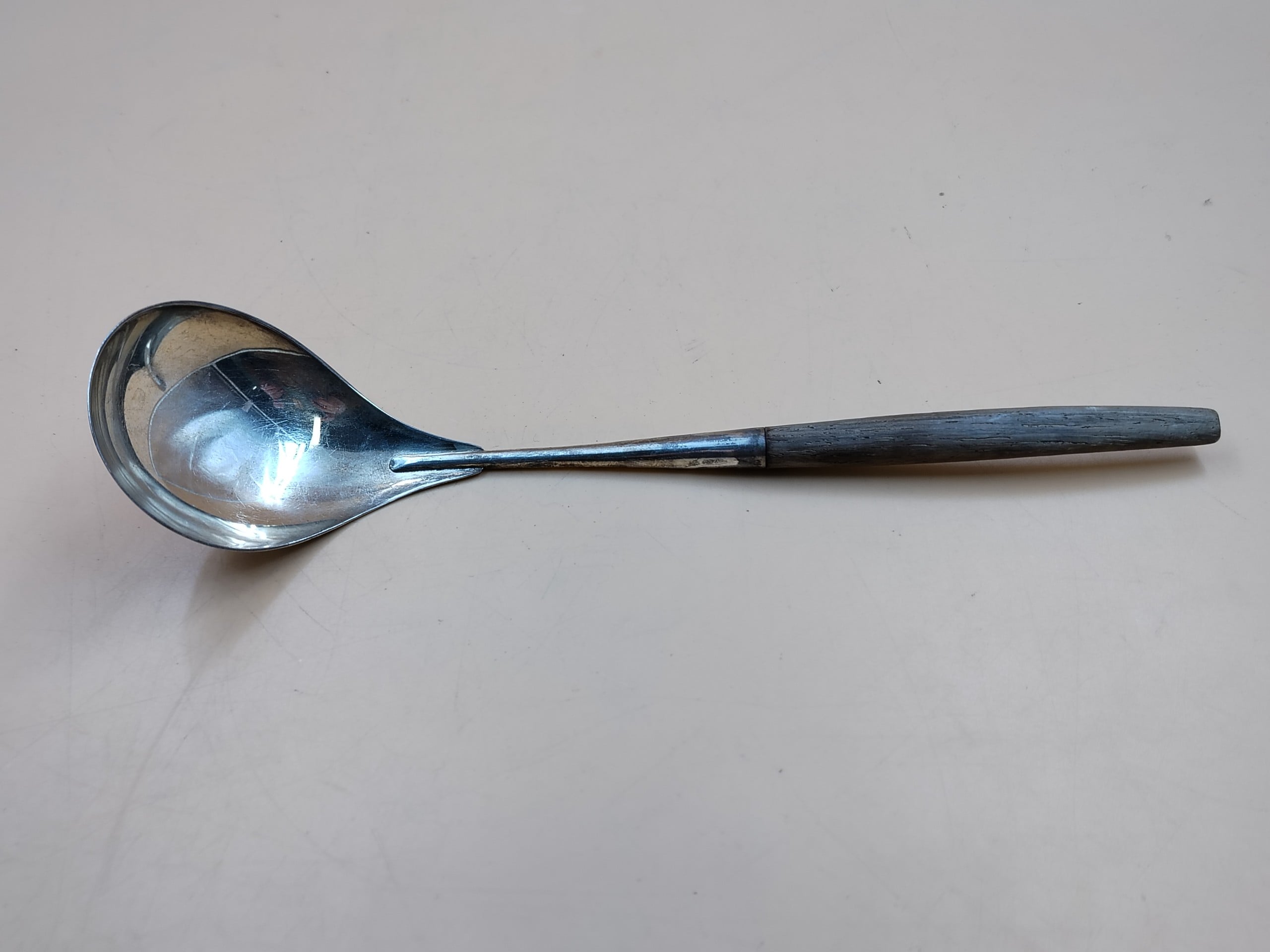 Hopeakauha - Huutokauppa Ekman