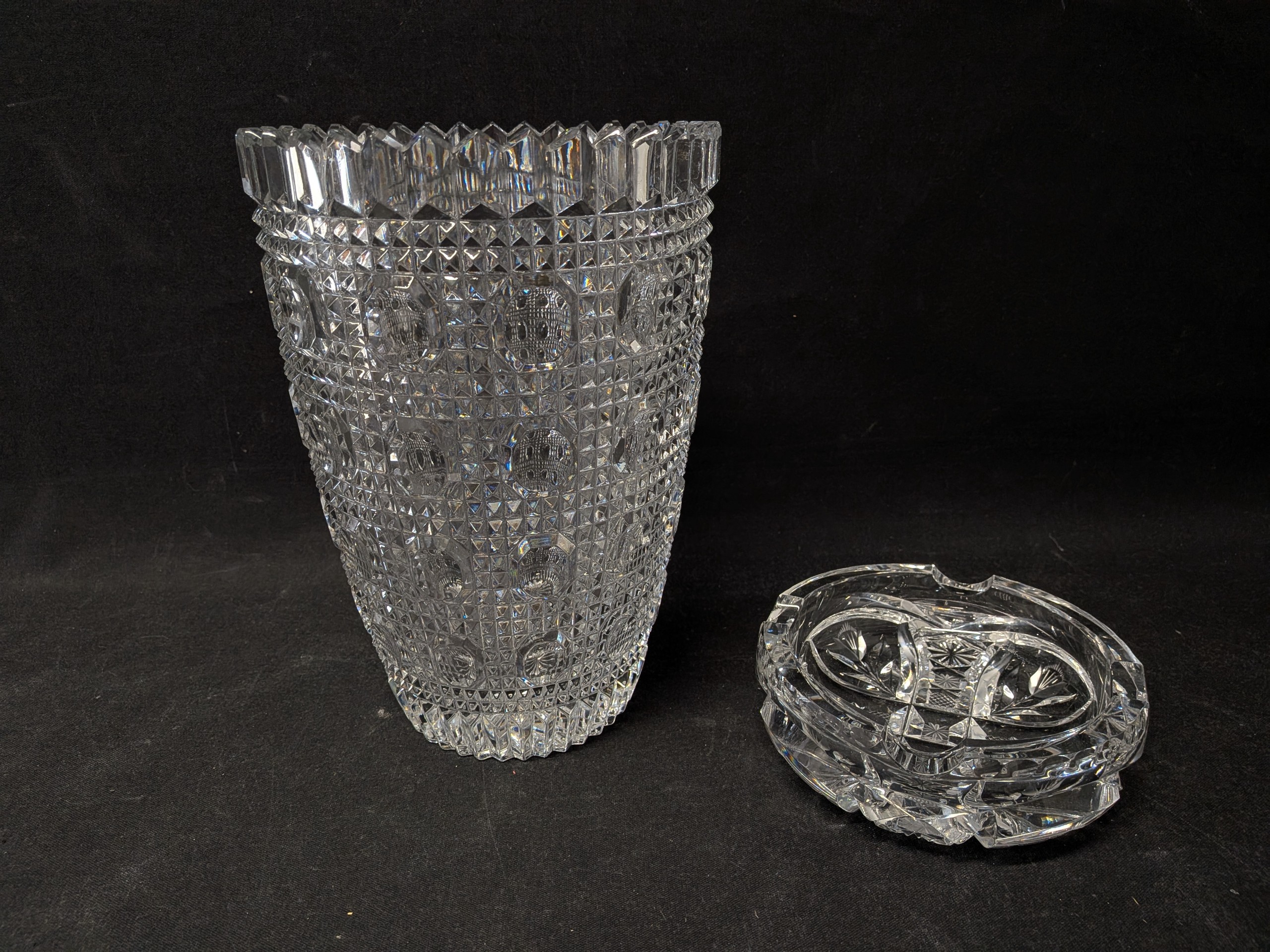 Kristalliesineet - Huutokauppa Ekman