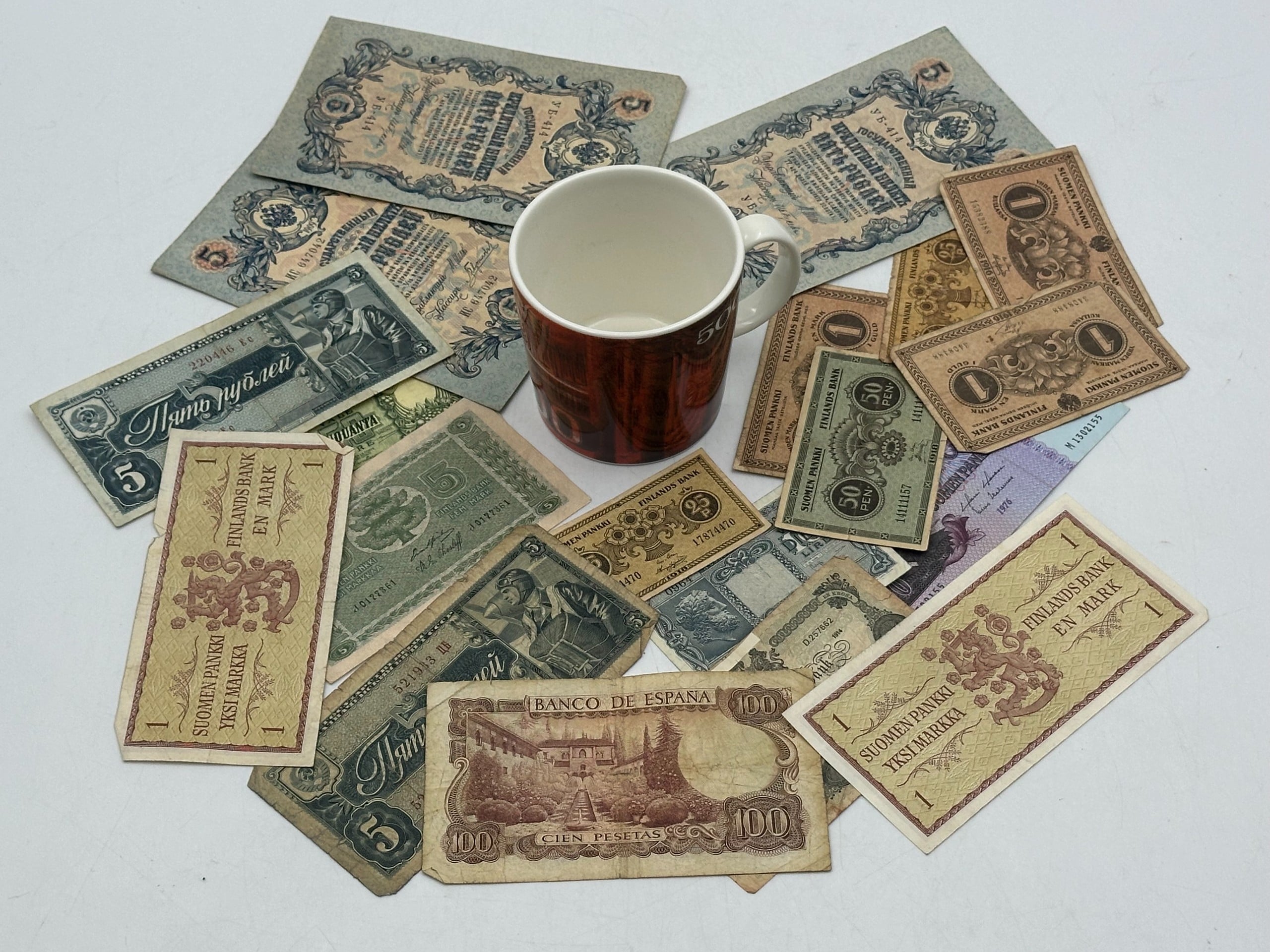 Setelit ja muki - Huutokauppa Ekman