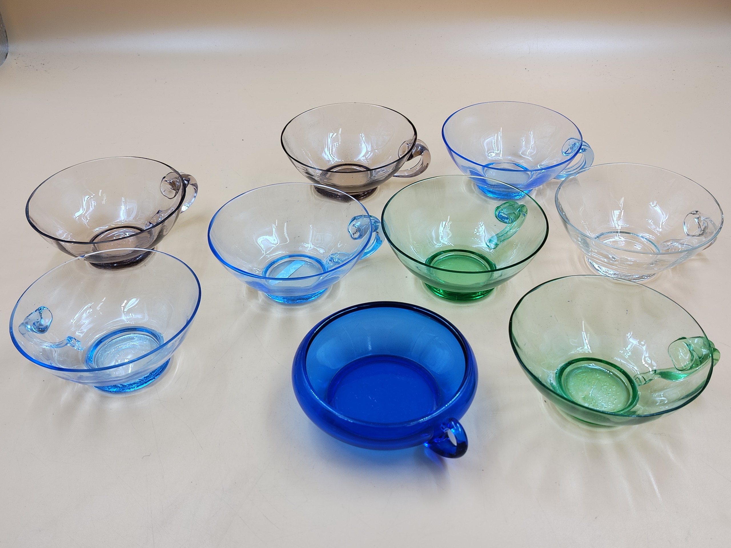 Värillinen lasi - Huutokauppa Ekman