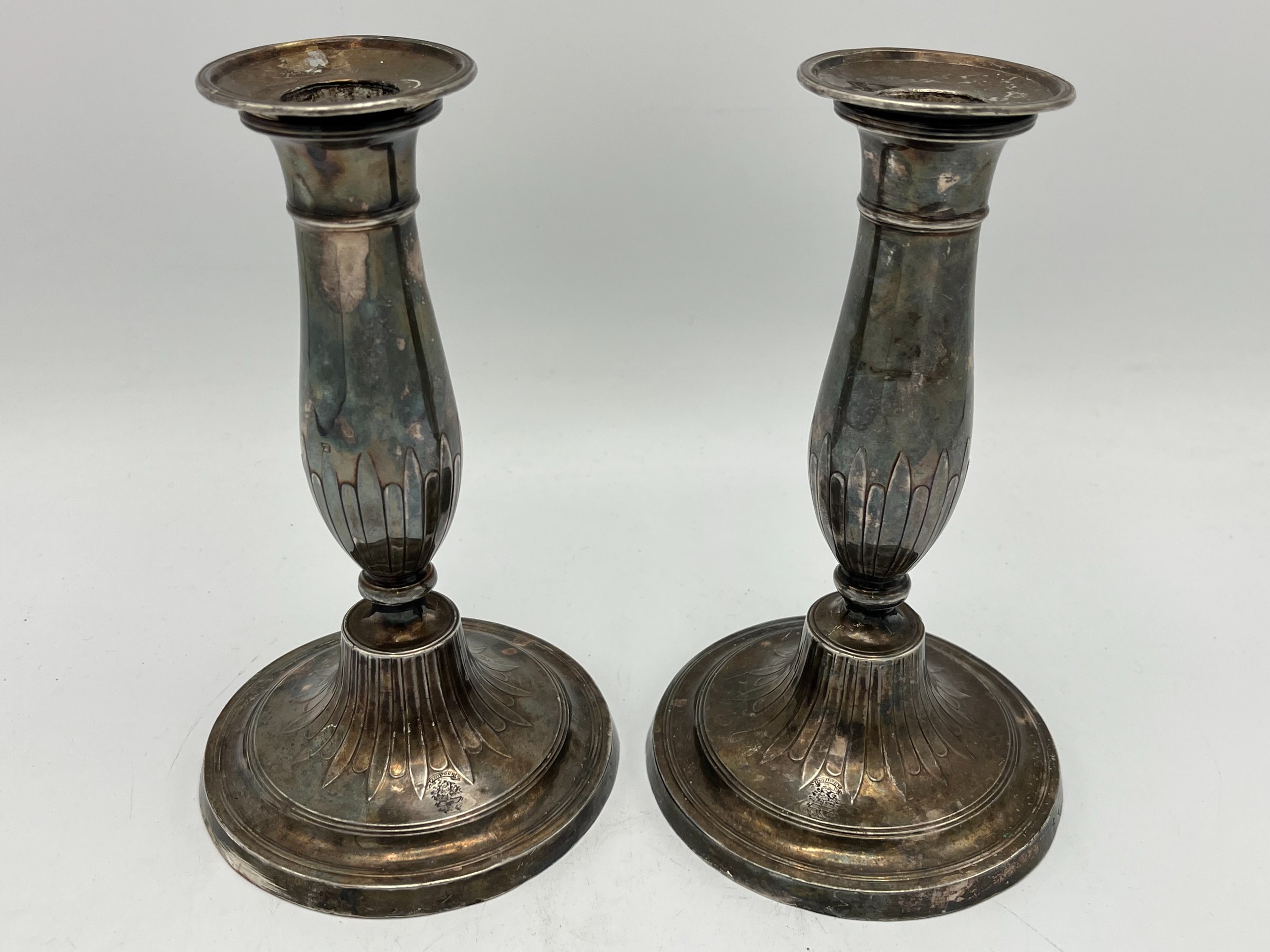 Hopeiset kynttilänjalat - Huutokauppa Ekman