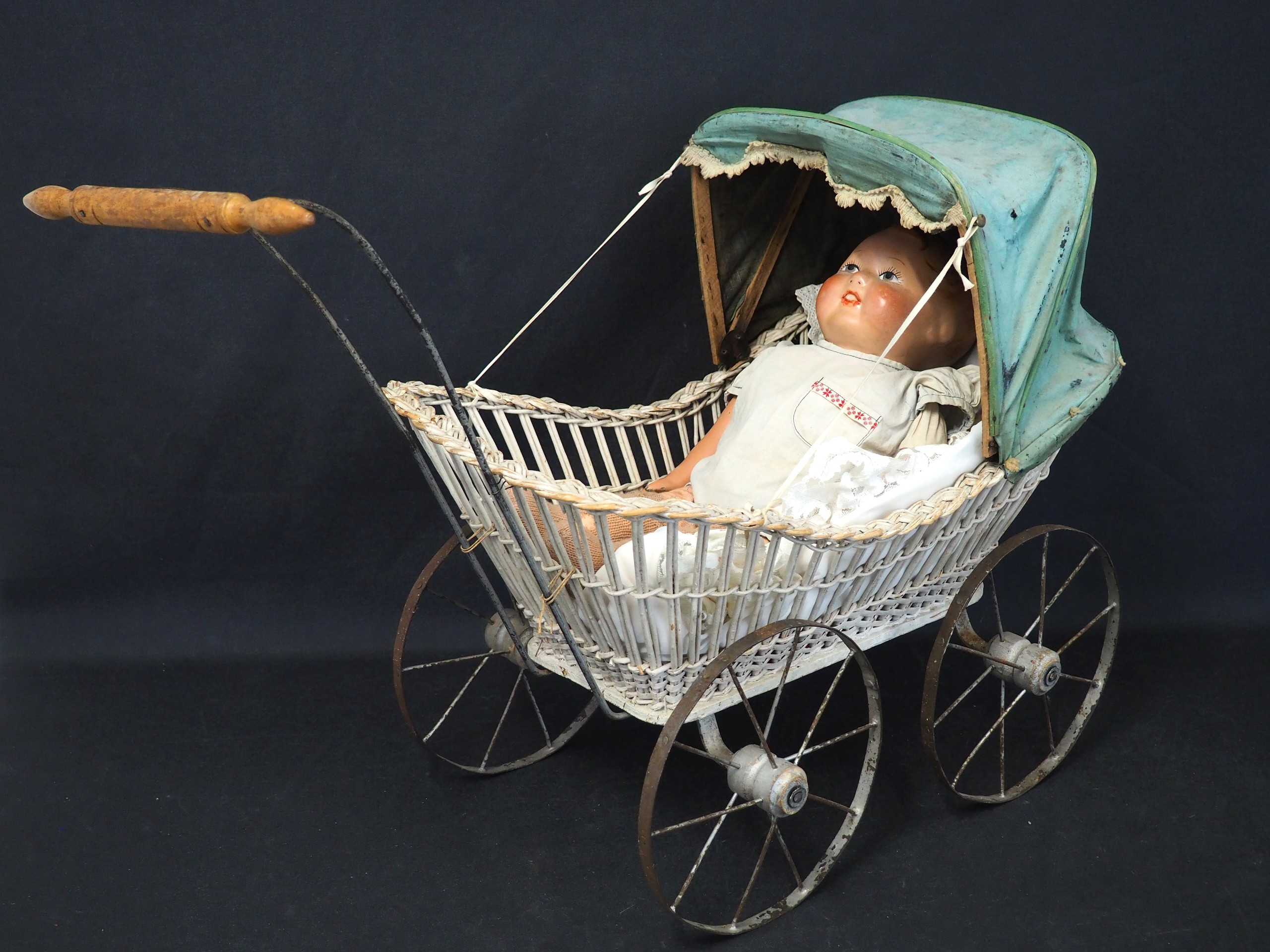 Nukke ja vaunut - Huutokauppa Ekman