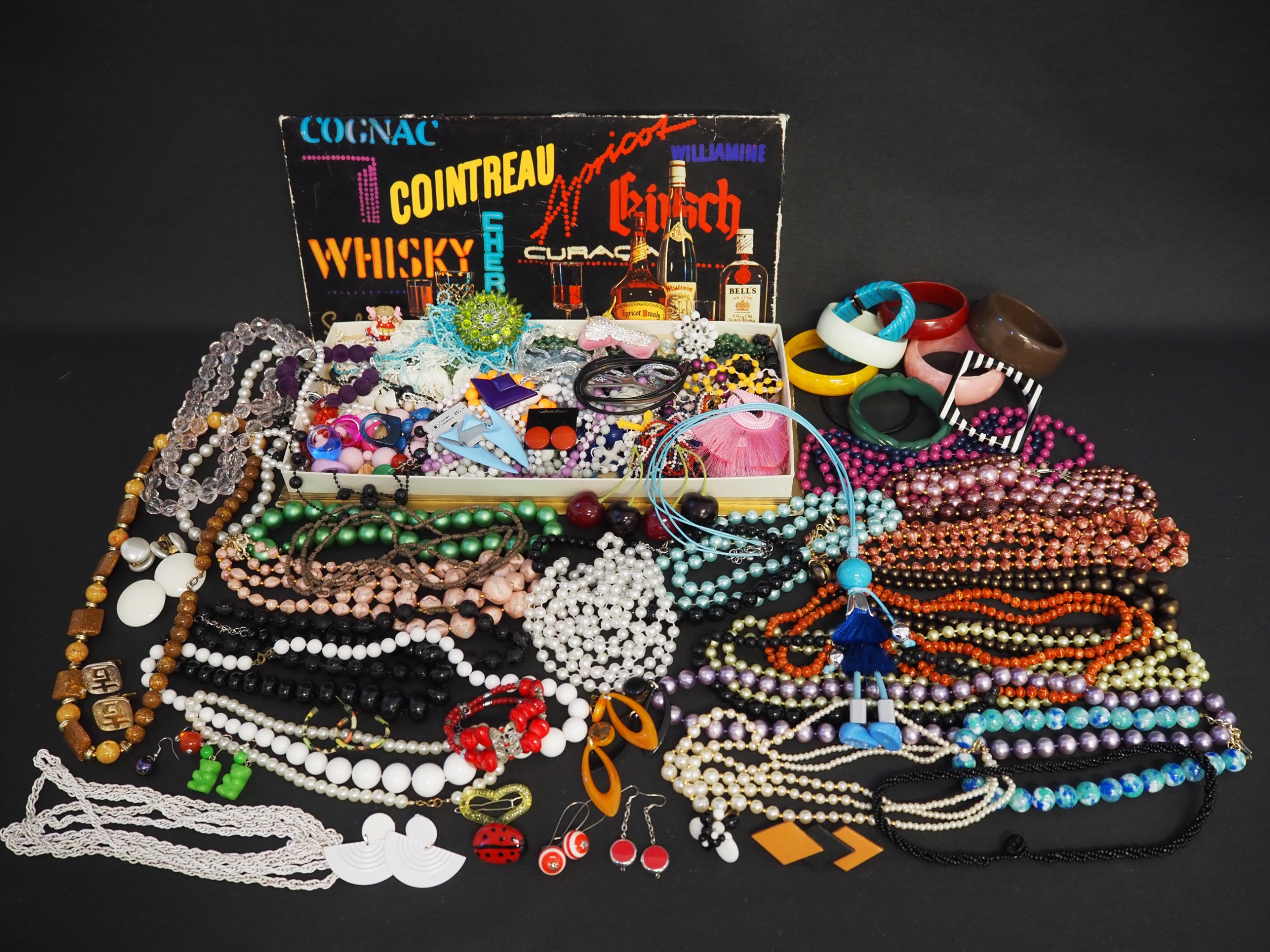 Retrokorut ym. - Huutokauppa Ekman