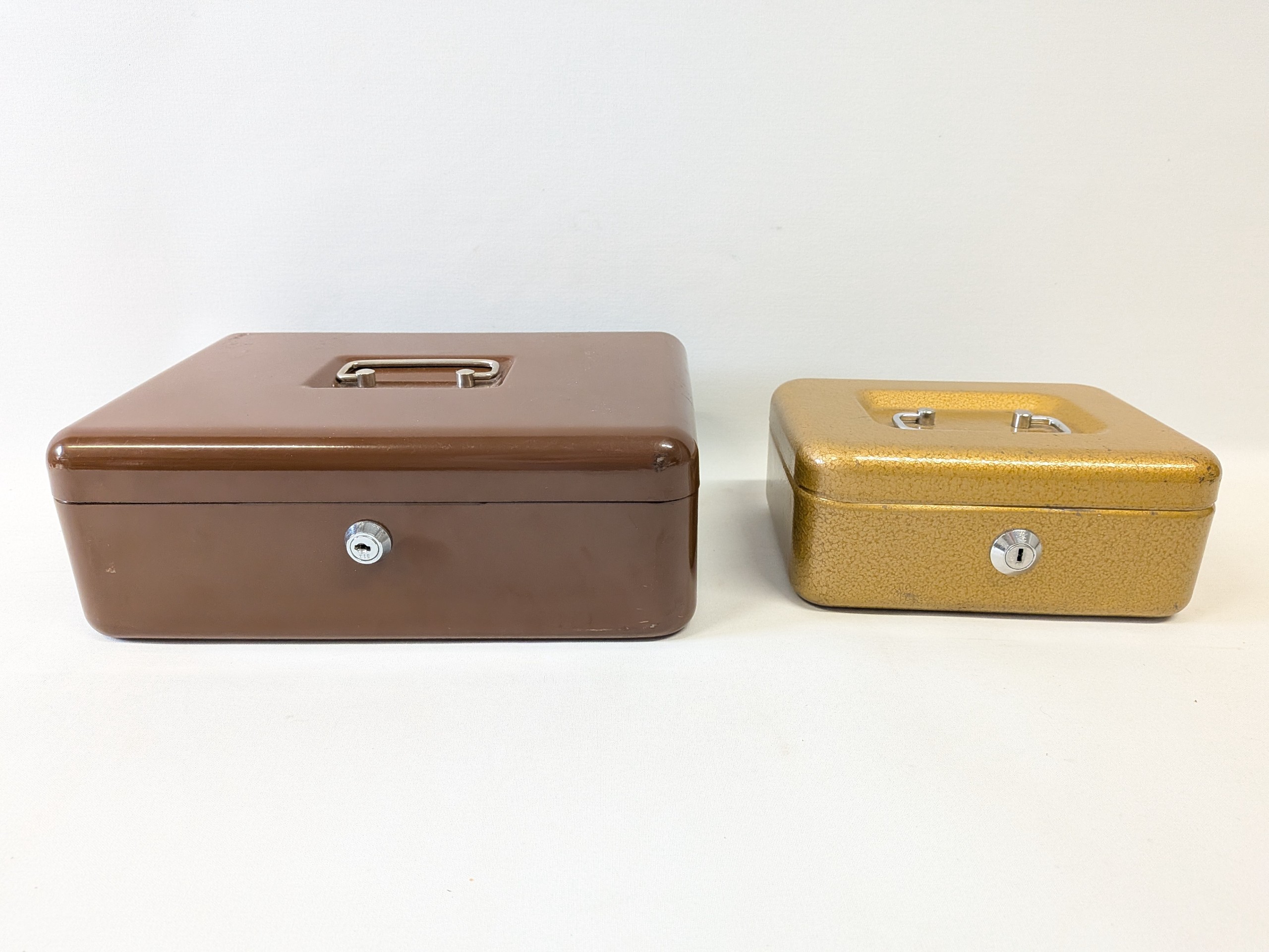 Kassalippaat - Huutokauppa Ekman