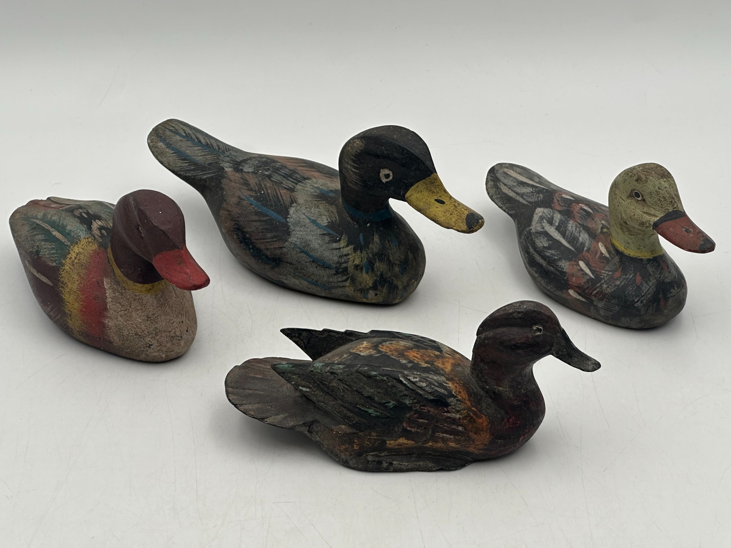 Käsinmaalatut, puiset houkutuslinnut - Huutokauppa Ekman