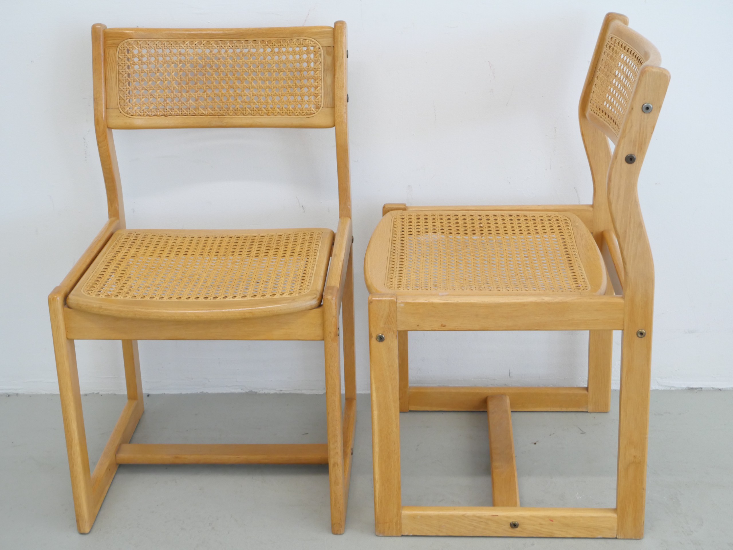 *Kaksi tuolia - Huutokauppa Ekman