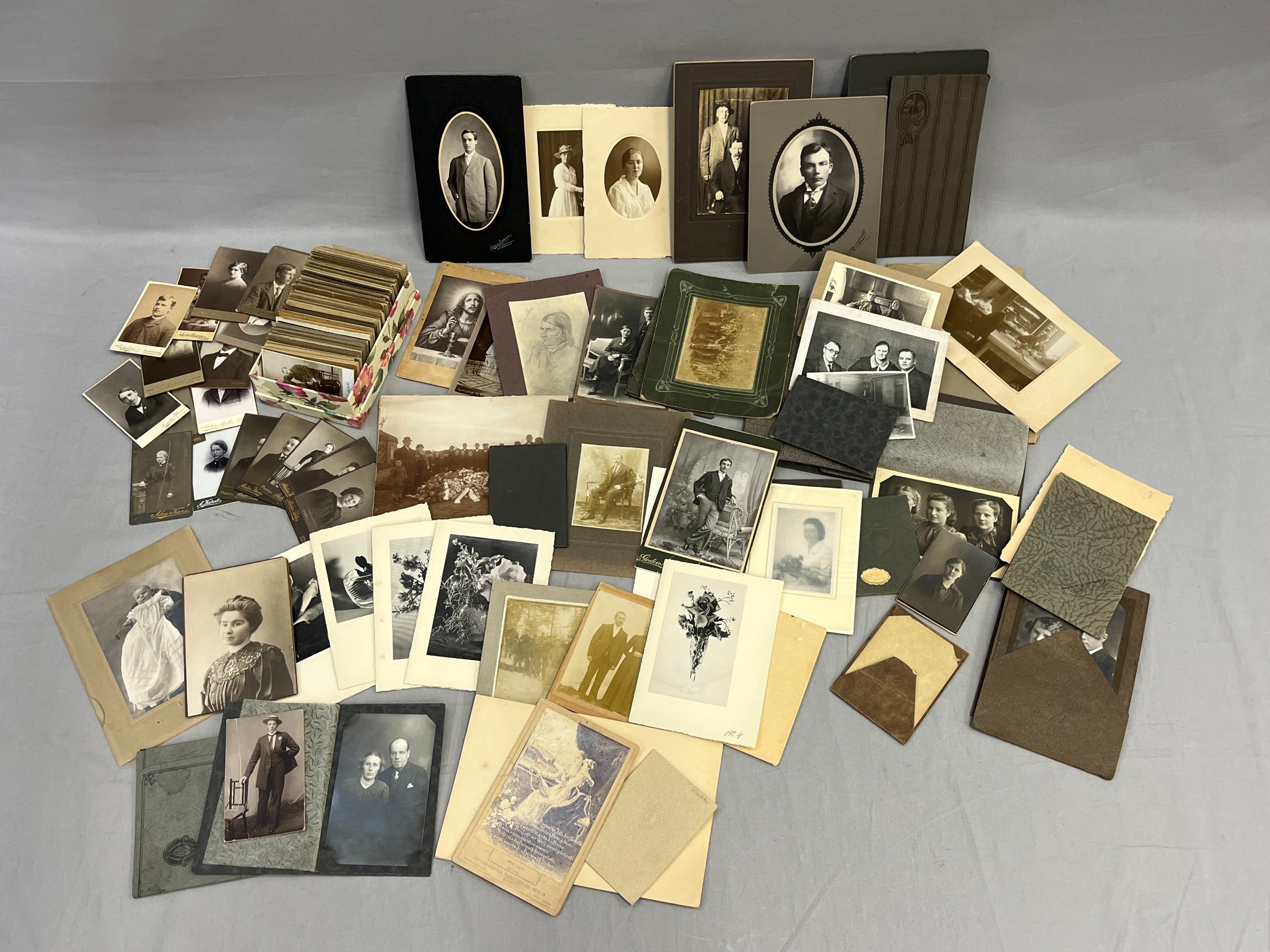 Valokuvat, visiittikortit ym - Huutokauppa Ekman