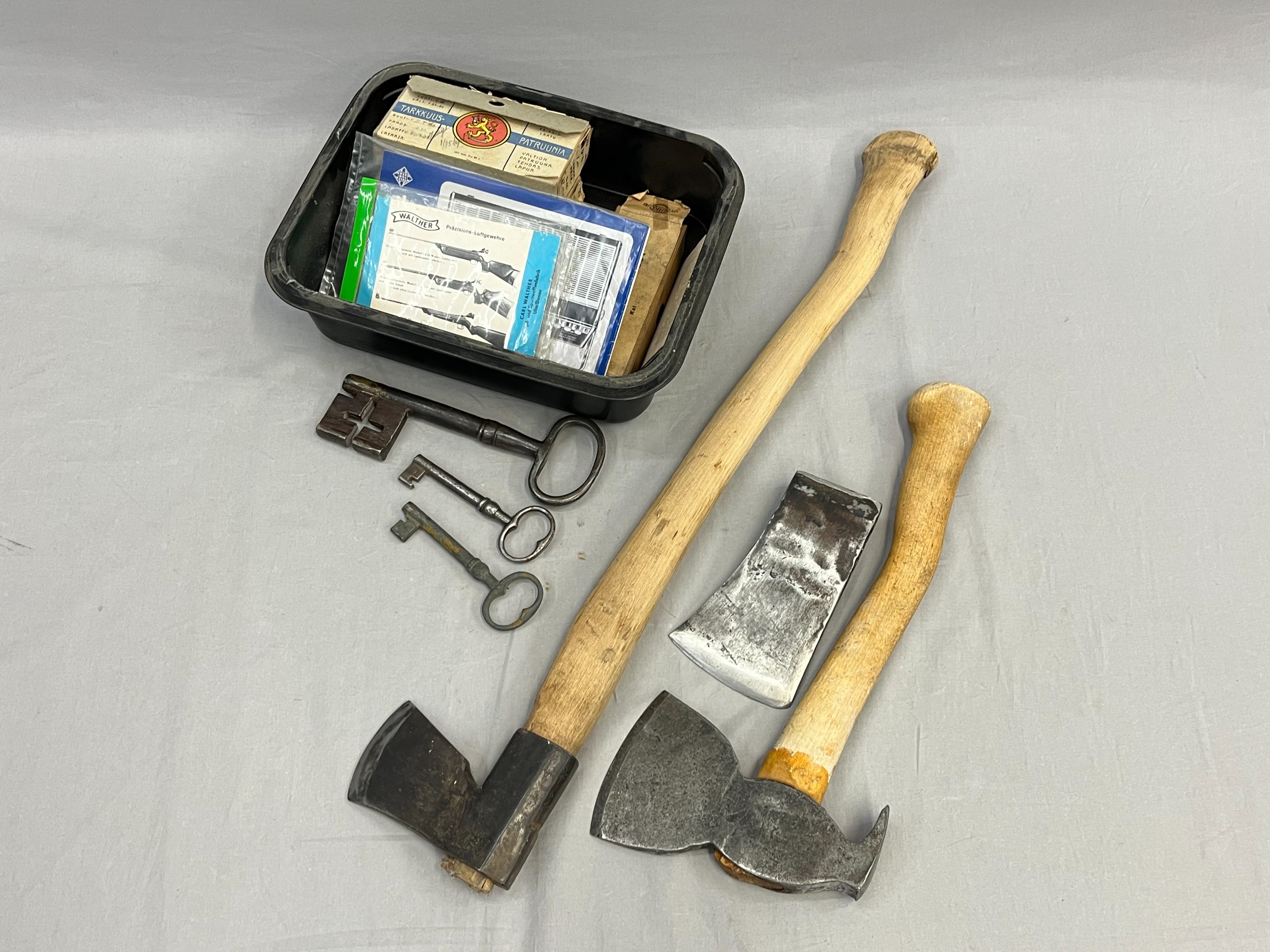 Kirveet ym - Huutokauppa Ekman