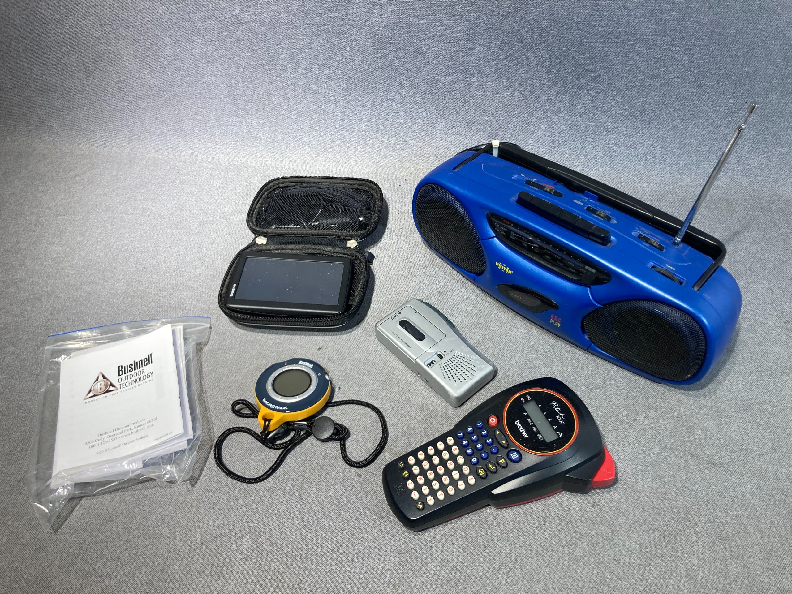 Navigaattori ym. - Huutokauppa Ekman