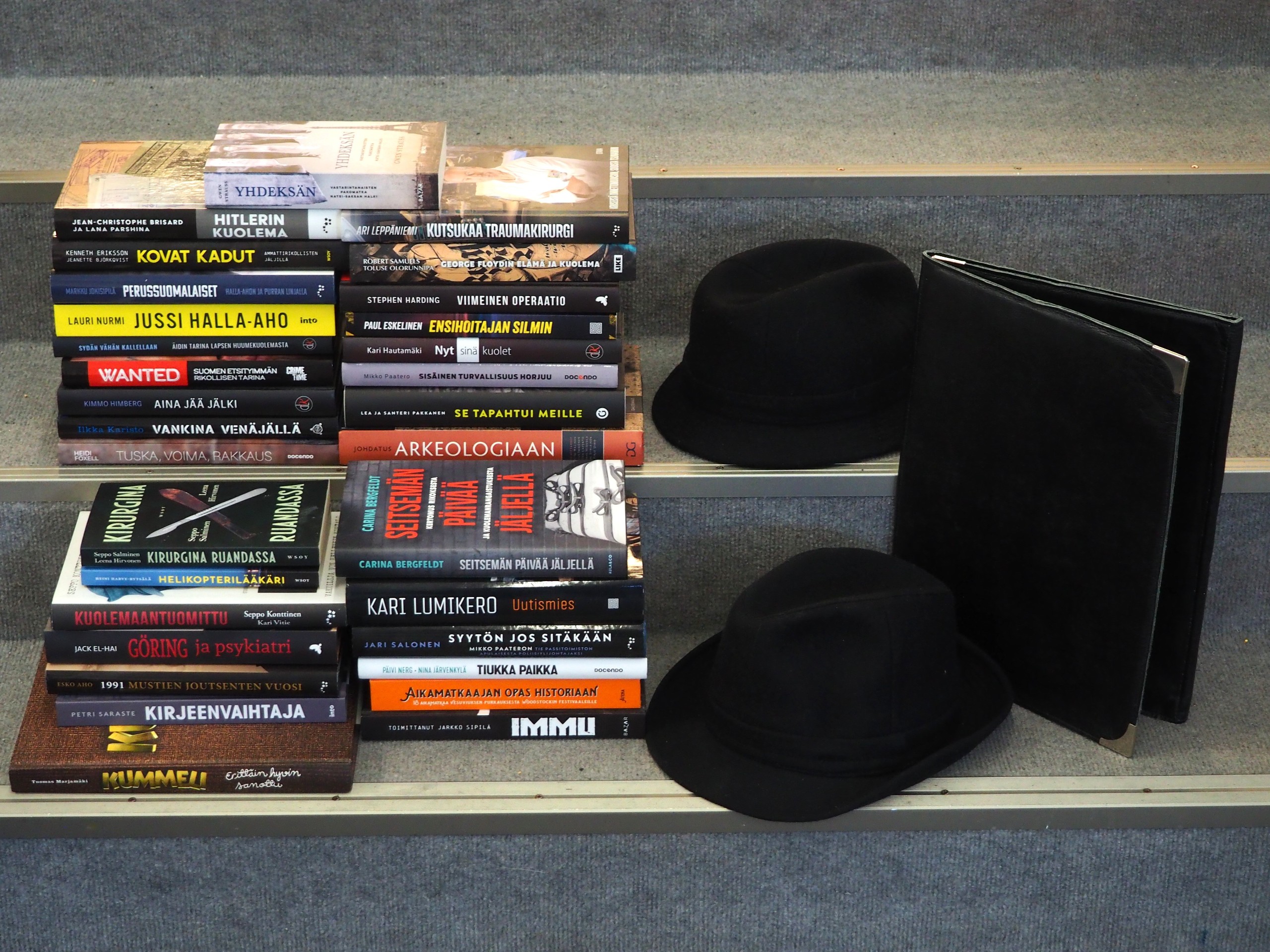 Kirjat ja hatut - Huutokauppa Ekman