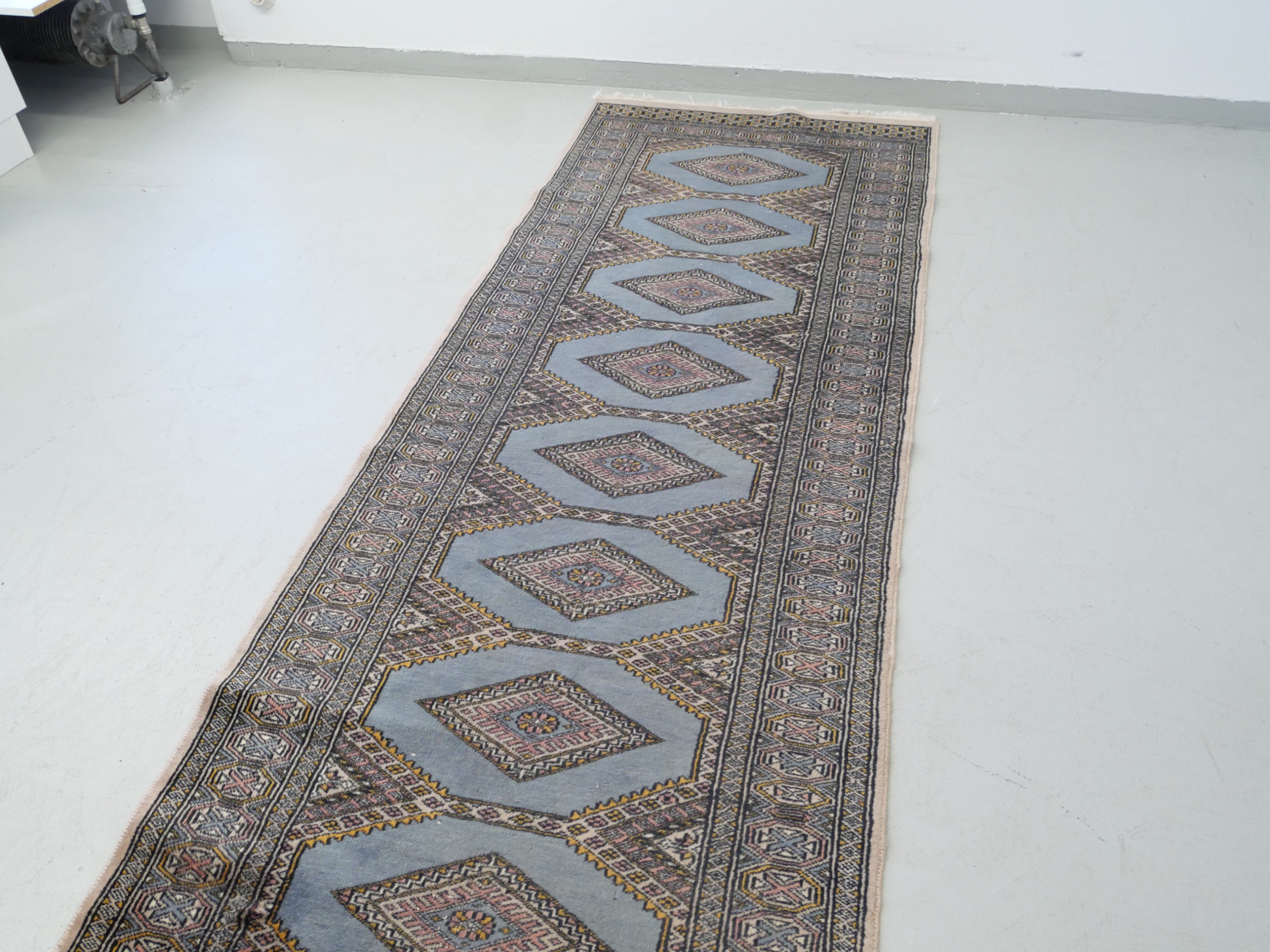 *Aitomatto - Huutokauppa Ekman