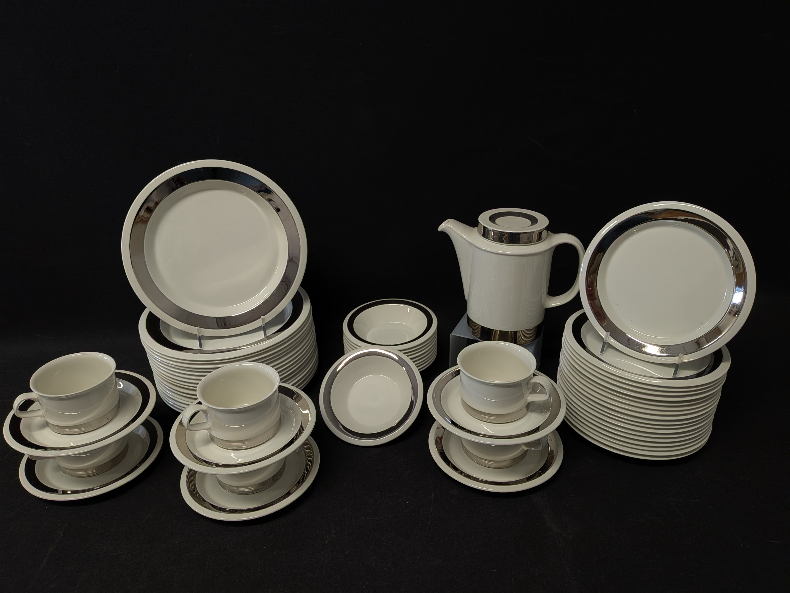 Arabia Platina (kahdessa kuvassa) - Huutokauppa Ekman